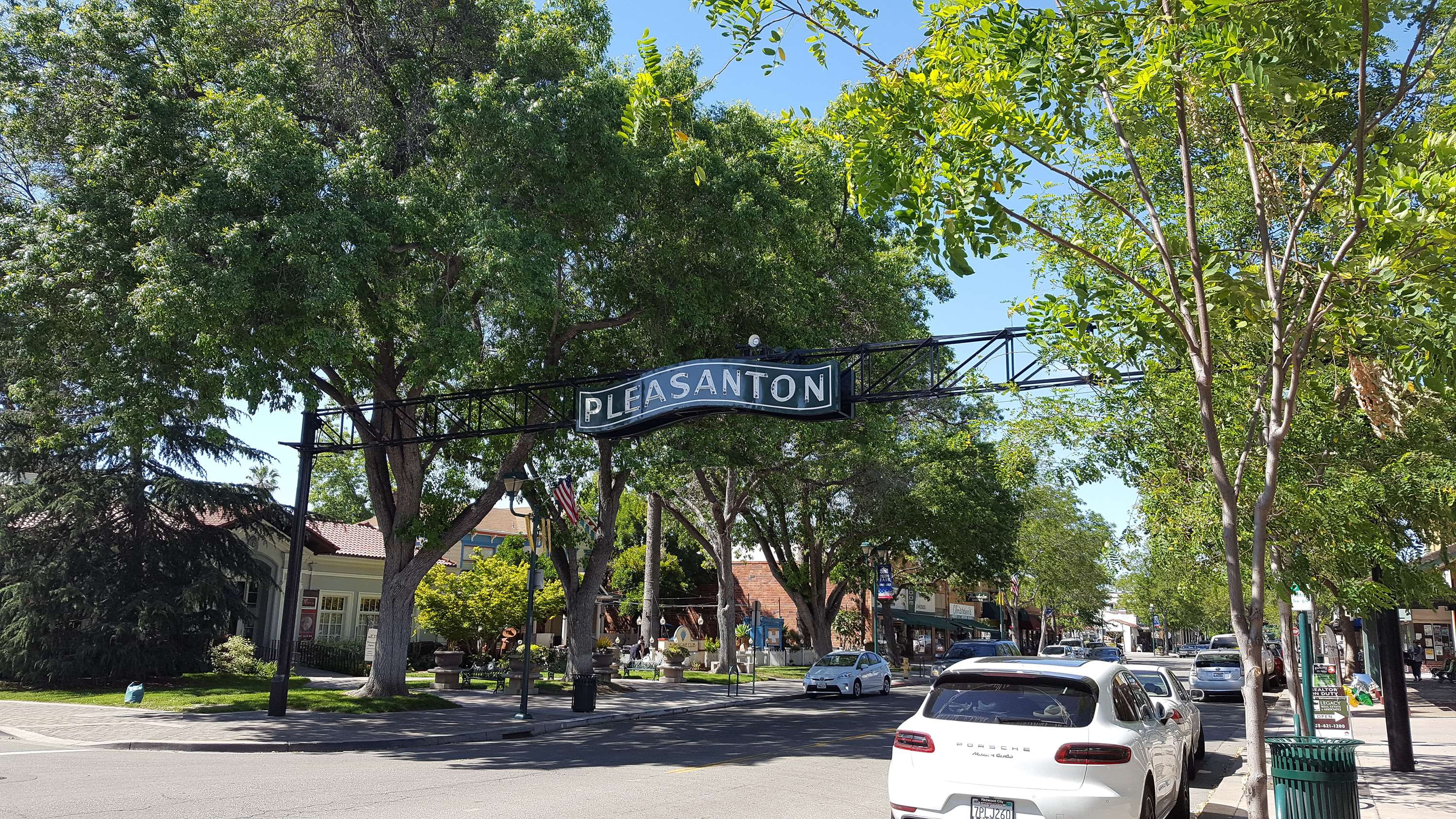 western script, plant, pleasanton, guidance, outdoors, 2K, text, building exterior, street, nature, motor vehicle, car, city, day, road, mode of transportation, HD Wallpaper