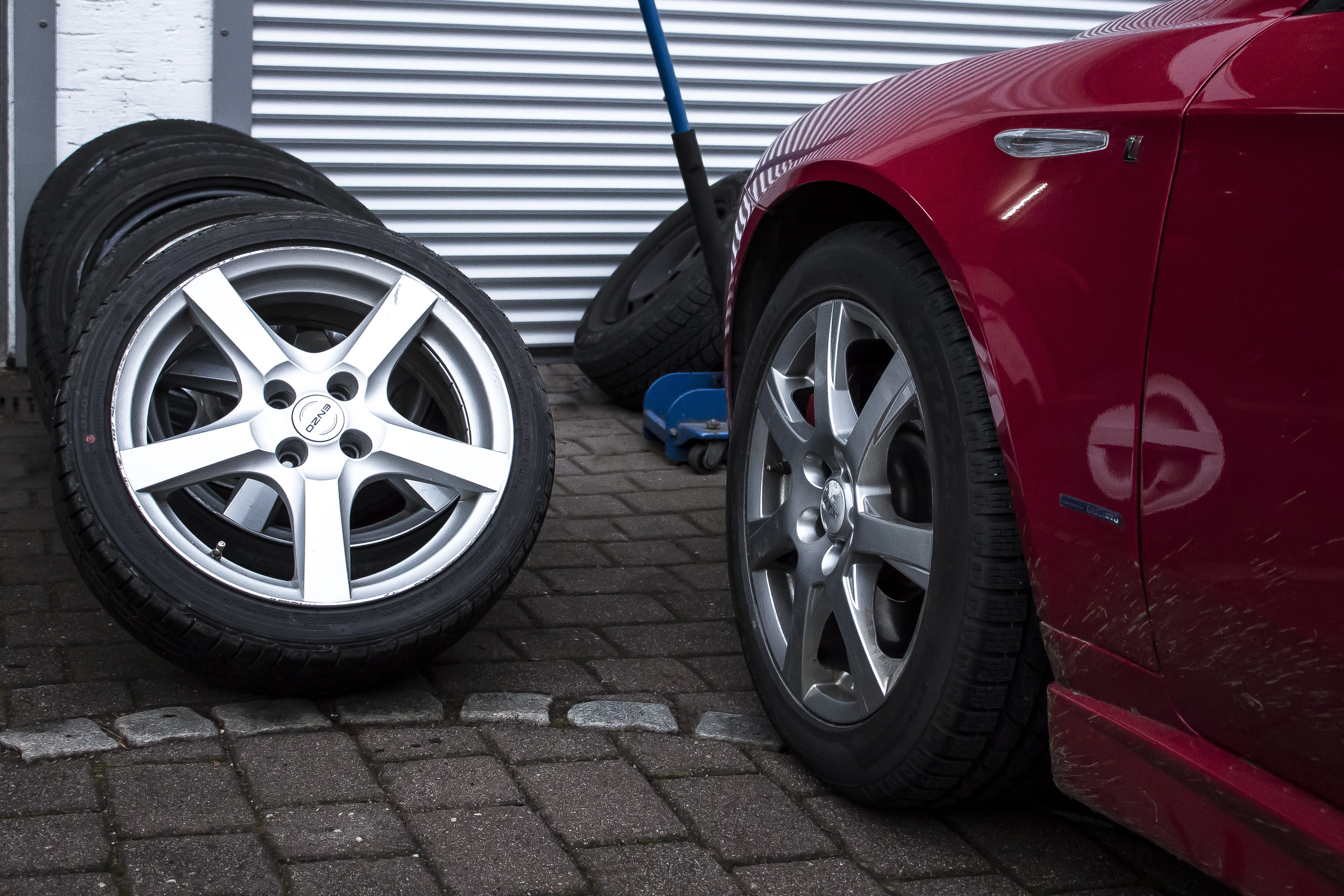 metal, tire, automobile industry, rim, luxury, travel, day, workshop, chrome, auto tires, car, environment, mature disposal, transportation, no people, HD Wallpaper