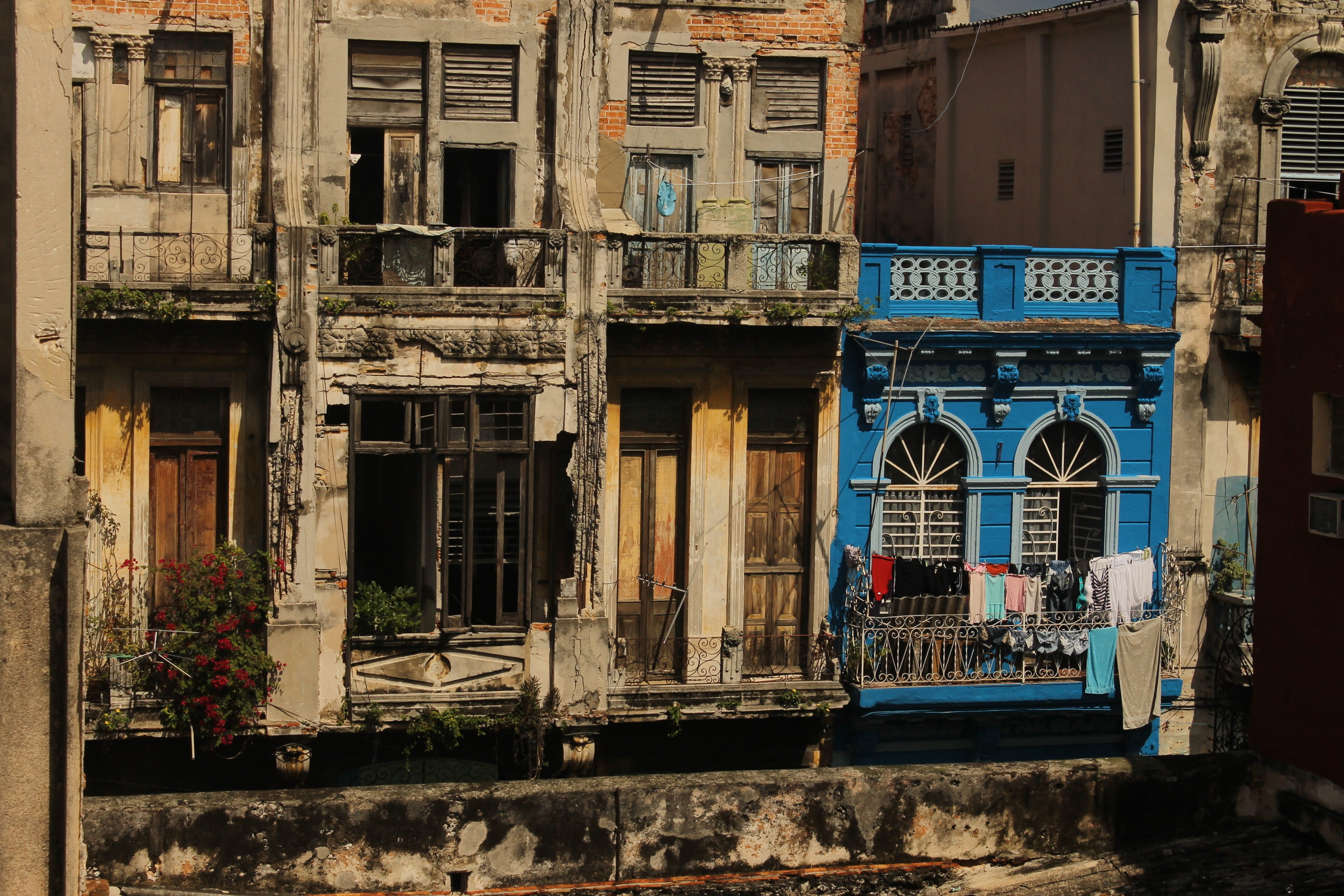 cuba, outdoors, tourism, no people, city, travel, habana, historic, weathered, building exterior, architecture, caribbean, blue, day, damaged, sunlight, HD Wallpaper