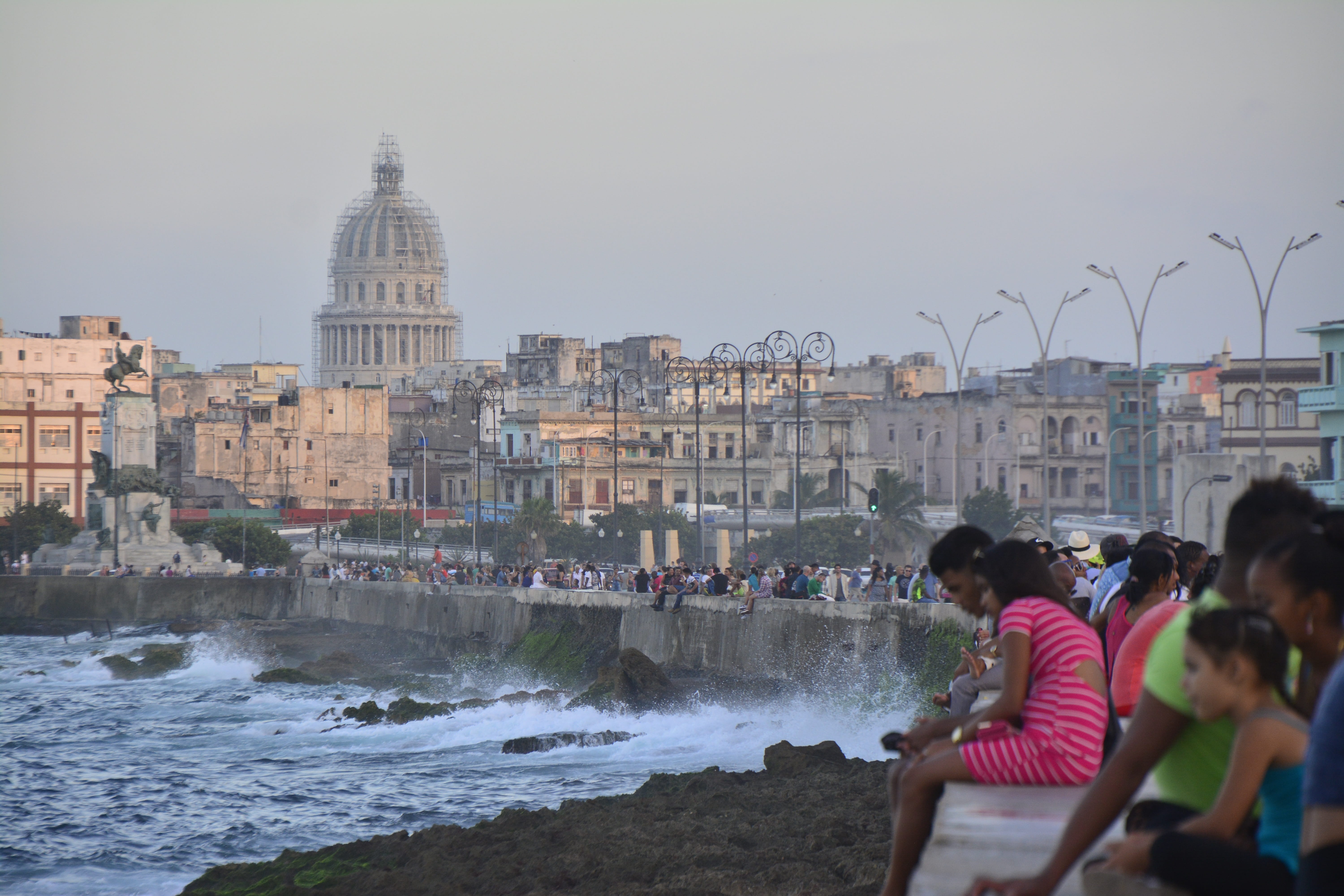 built structure, exterior, building exterior, town, travel, tropical, real people, sea, destination, landmark, tourism, havana, nature, sky, old, leisure activity, HD Wallpaper
