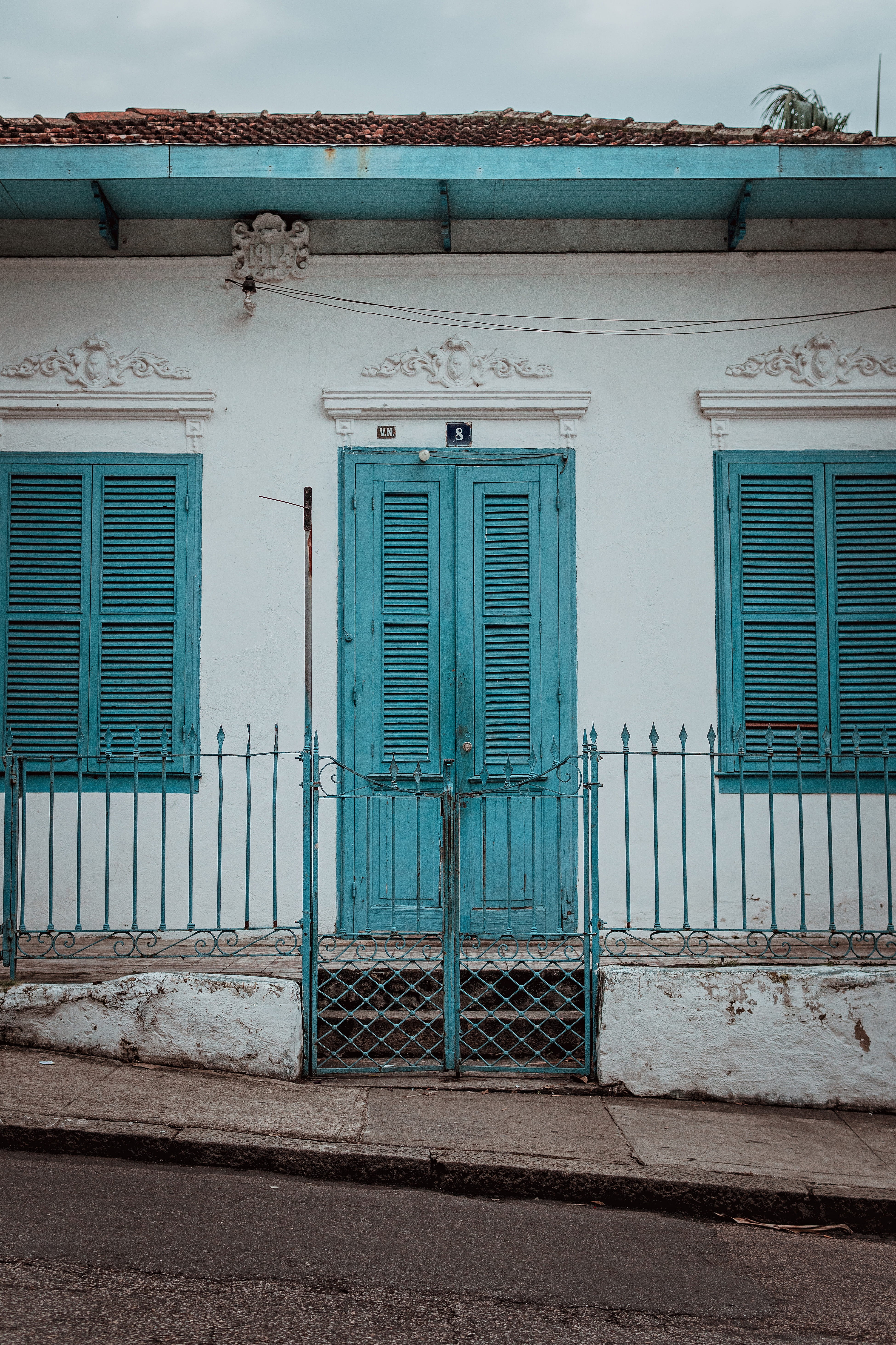 building, village, santa teresa, white, concrete, caribbean Culture, wood - Material, abandoned, outdoors, house, brazil, town, doorway, travel, wall, window, Phone HD Wallpaper