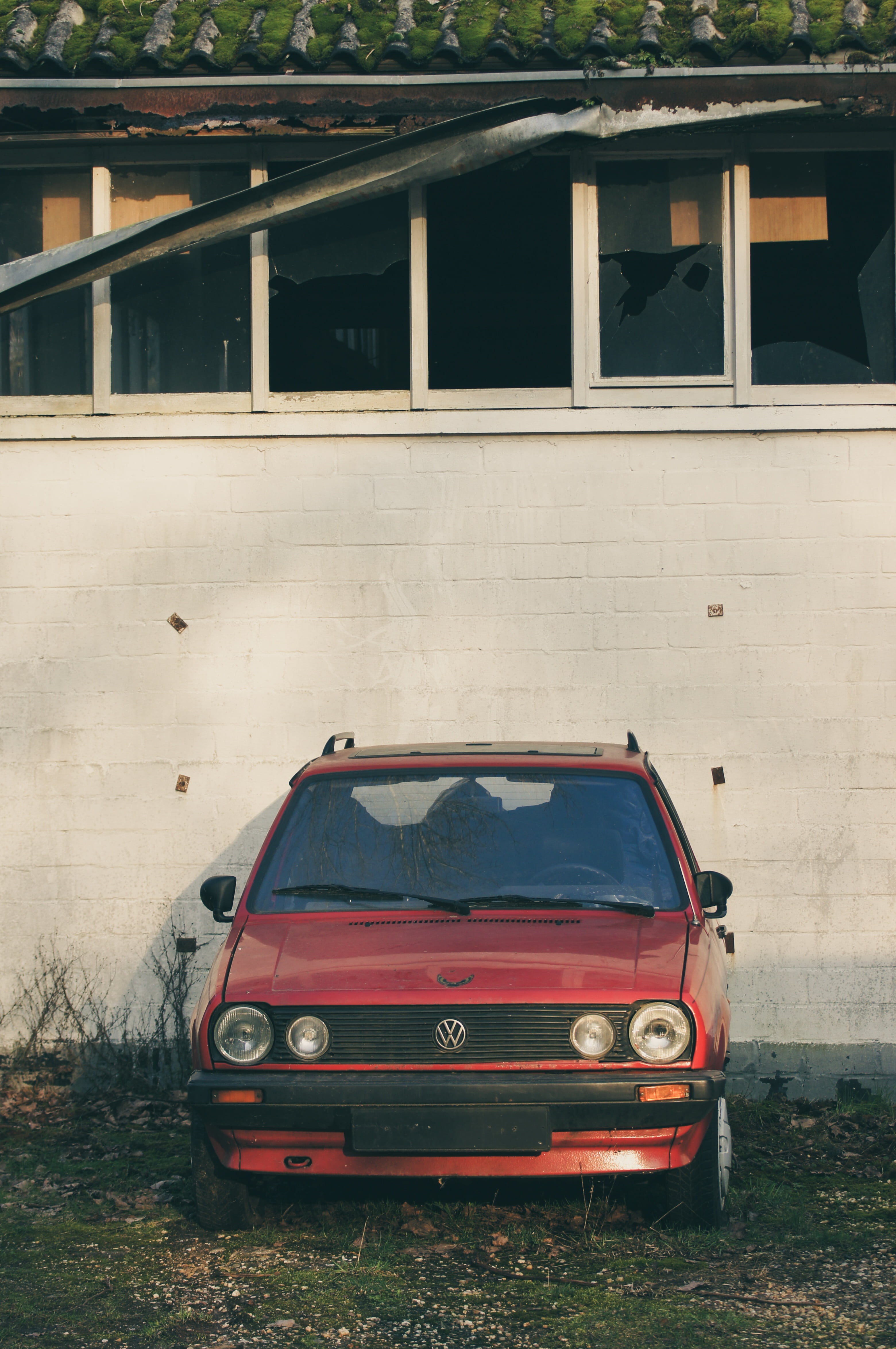volkswagen, 4K, mature, bumper, motor vehicle, building exterior, mini Cooper, transportation, old, red, mode of transportation, spotlight, vw, blinker, Phone HD Wallpaper