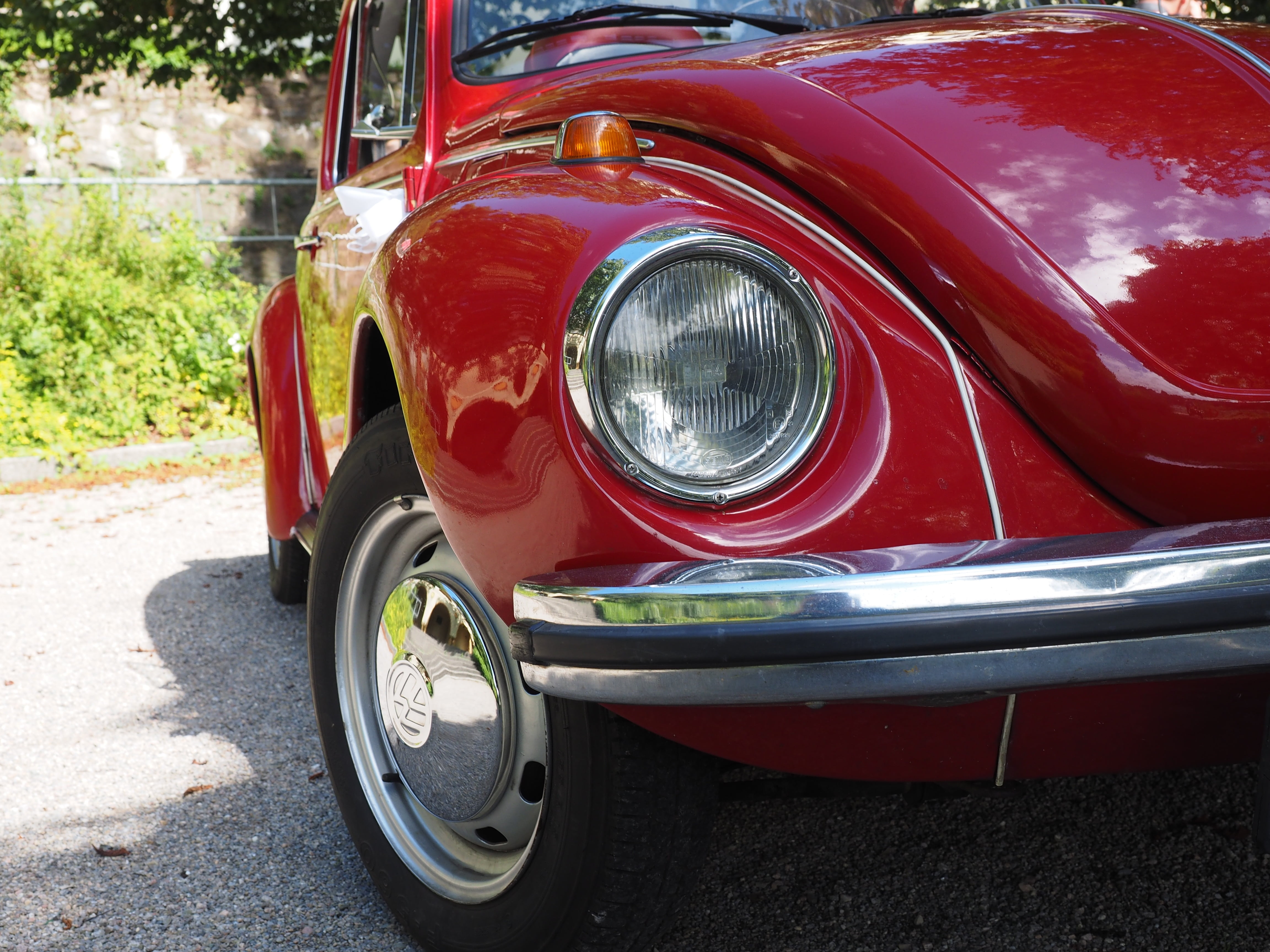 chrome, spotlight, transportation, vw, day, vw beetle, headlight, stationary, street, land vehicle, rim, 4K, mode of transportation, beetle, sunlight, HD Wallpaper