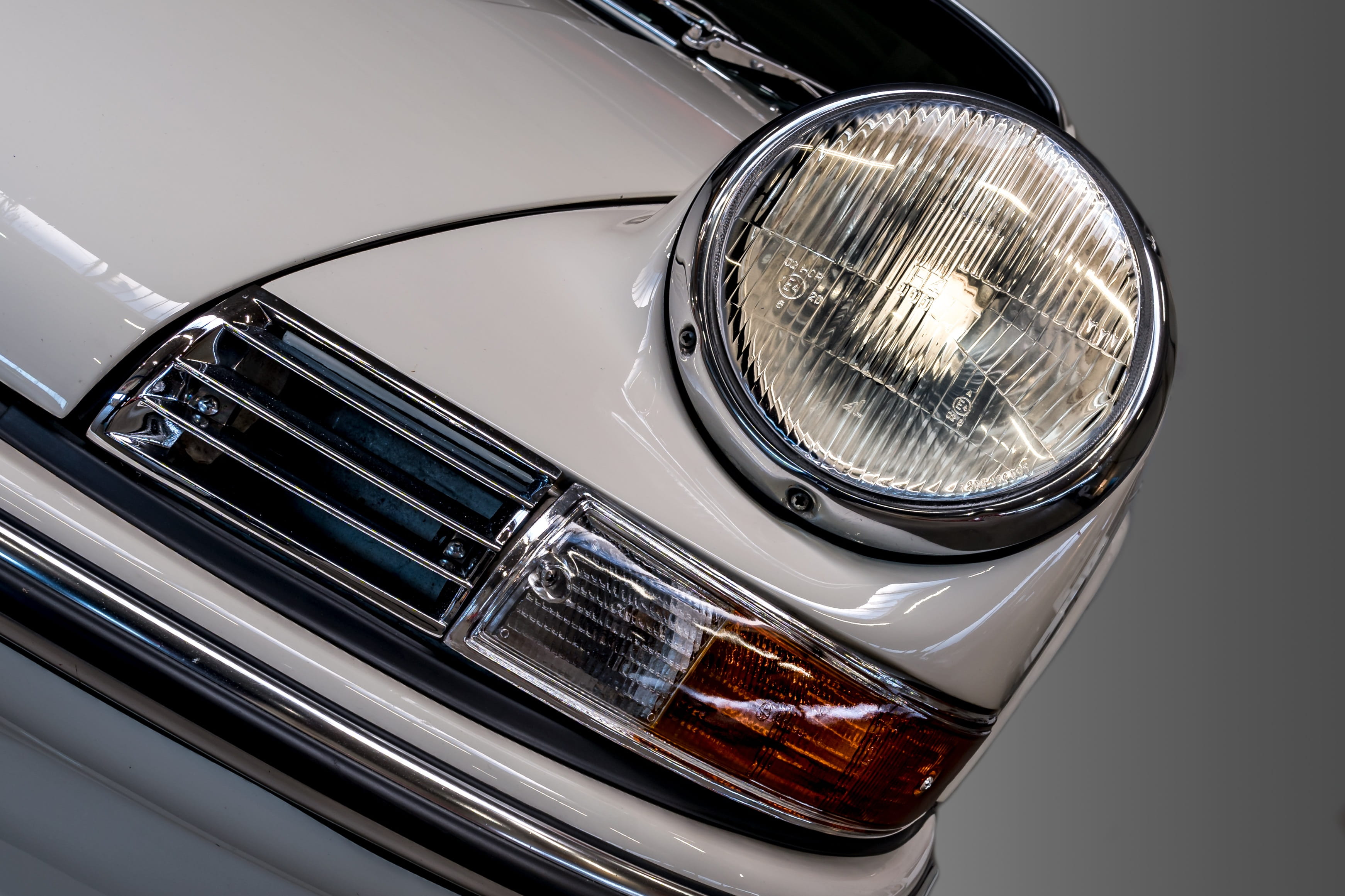 no people, transportation, headlight, studio shot, shiny, vehicle, lighting equipment, car, mode of transportation, sports car, motor vehicle, chrome, high angle view, HD Wallpaper