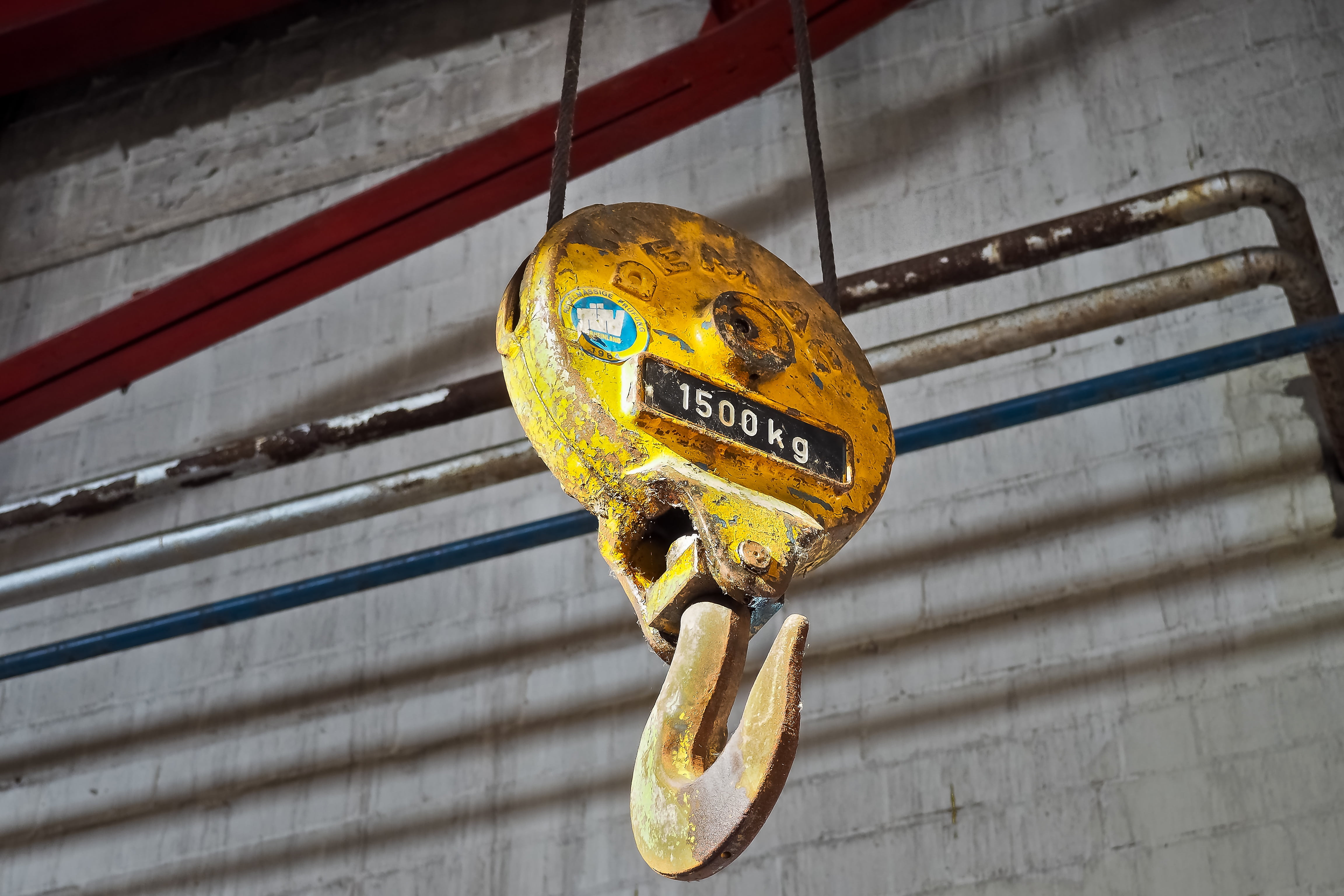 forget, indoors, factory building, devastation, text, wall - building feature, focus on foreground, empty, load lifter, lost places, metal, low angle view, HD Wallpaper