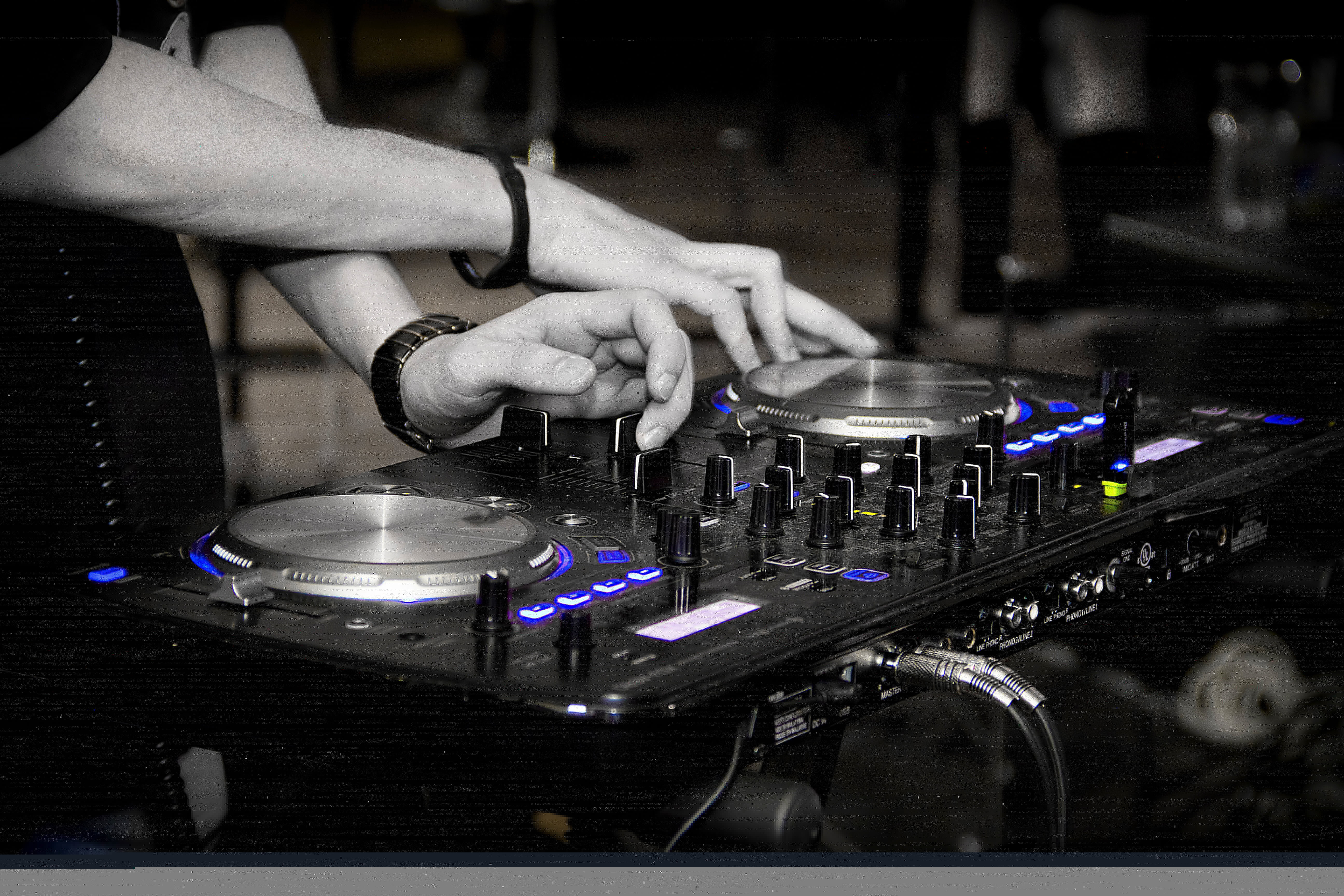 stage - Performance Space, volume - Fluid Capacity, musician, body part, rock music, occupation, people, human Hand, silver, knob, arts culture and entertainment, HD Wallpaper