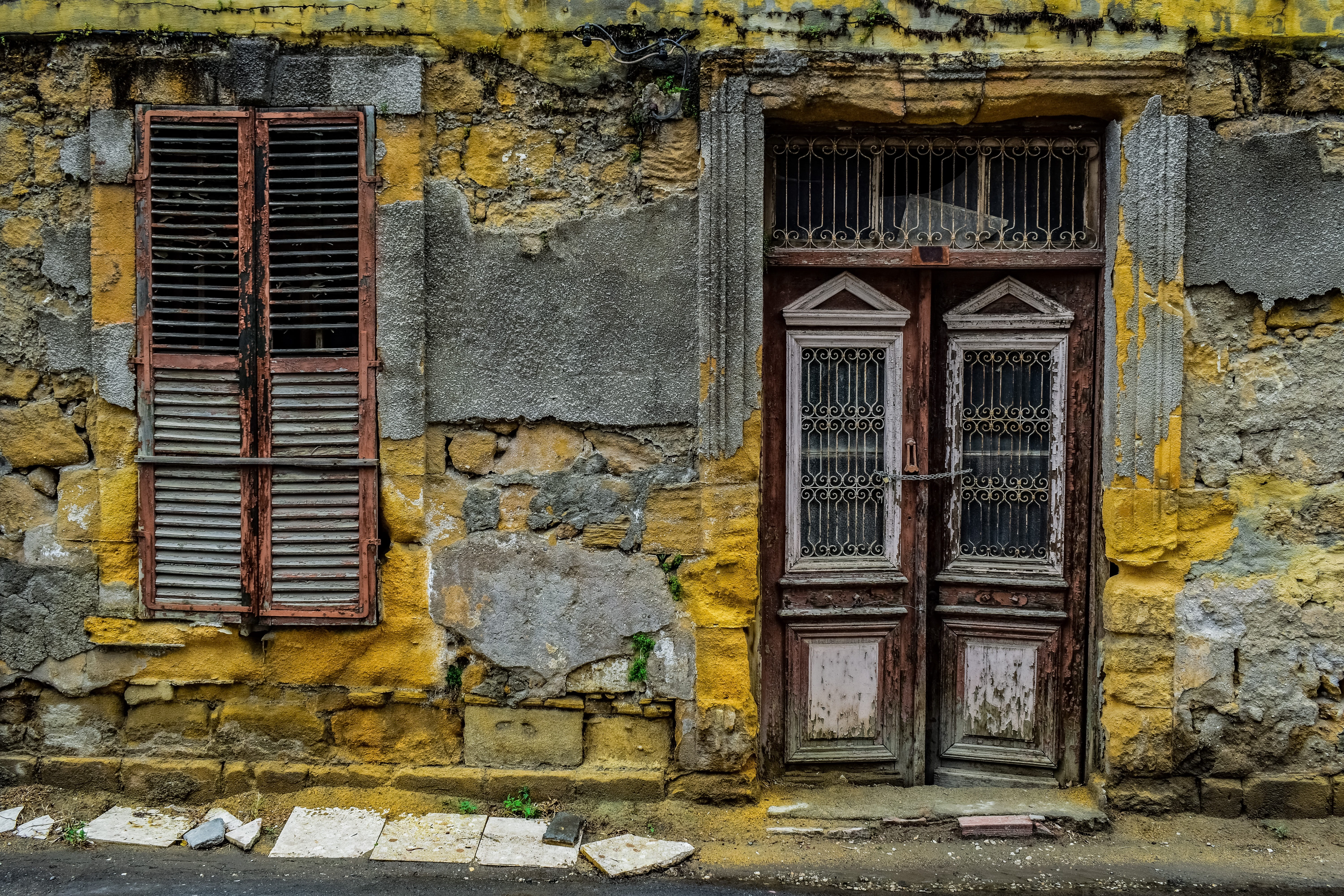 no people, closed, architecture, old, house, day, abandoned, decay, brick, damaged, weathered, broken, cyprus, gate, decline, run-down, outdoors, crack, HD Wallpaper