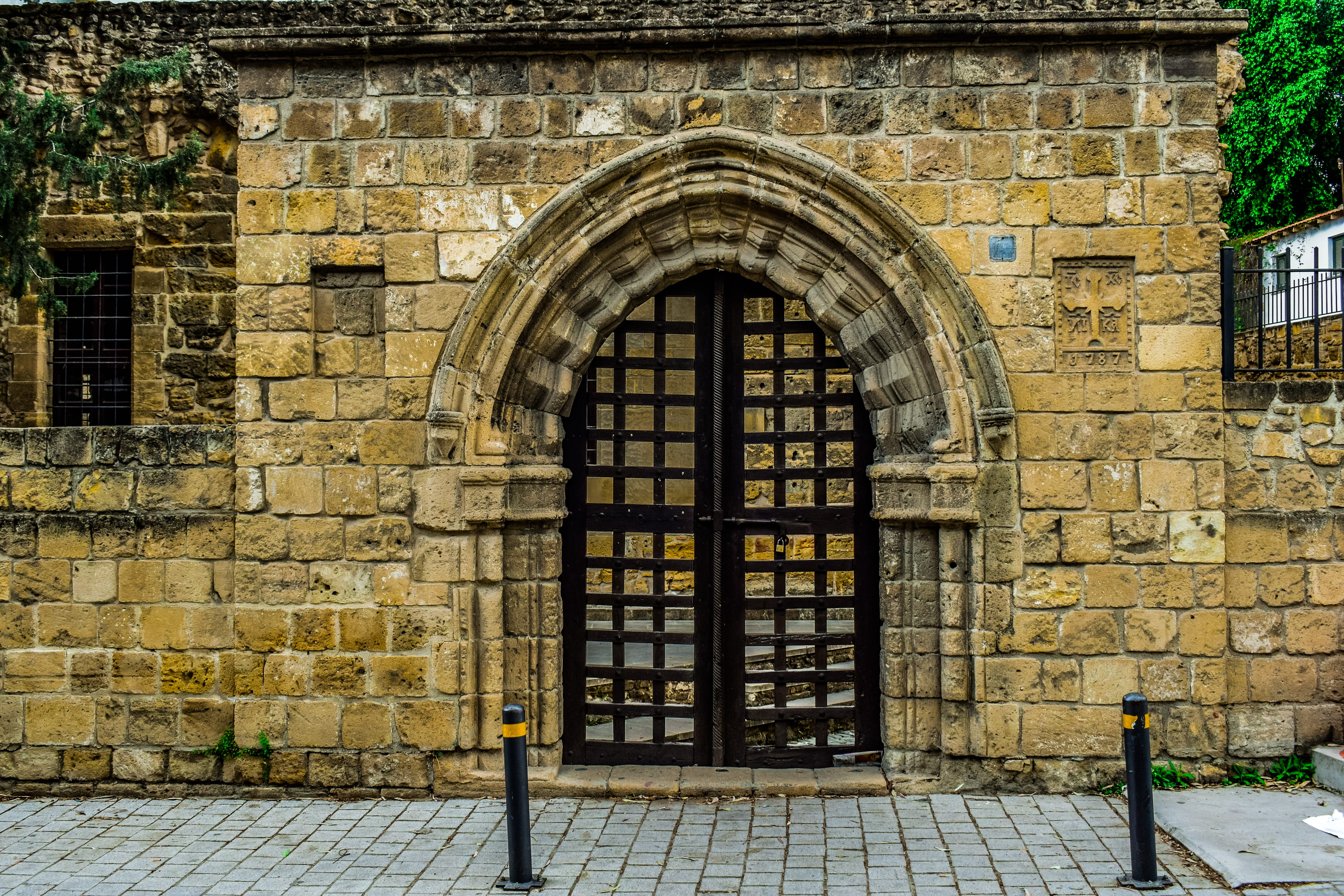 building exterior, closed, gate, 5K, the past, brick, day, no people, stone, built structure, lefkosia, outdoors, door, entrance, architecture, wall, history, HD Wallpaper