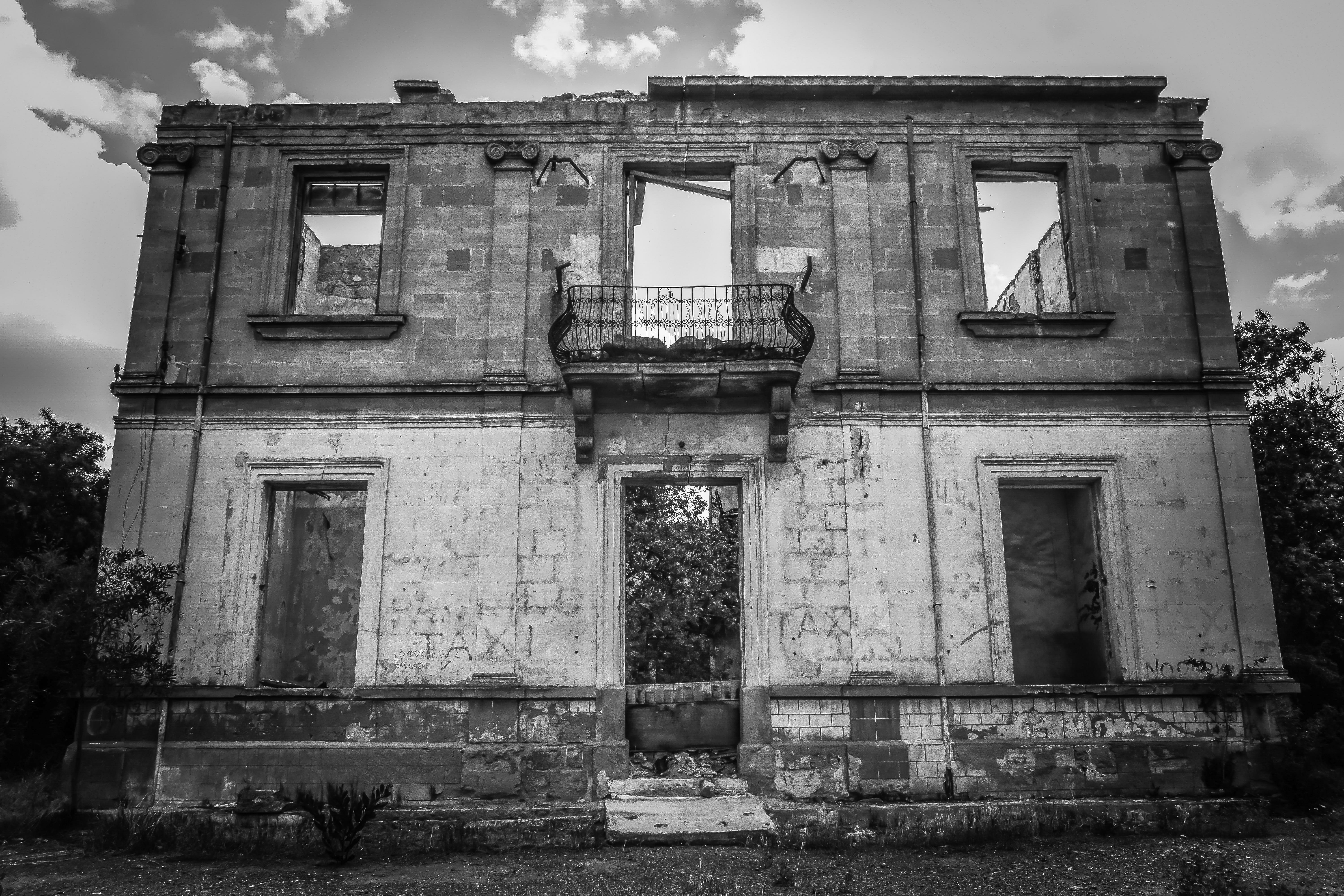 building, history, dark, no people, black and white, facade, damaged, aged, 5K, decay, old, outdoors, low angle view, old ruin, sky, nature, weathered, HD Wallpaper