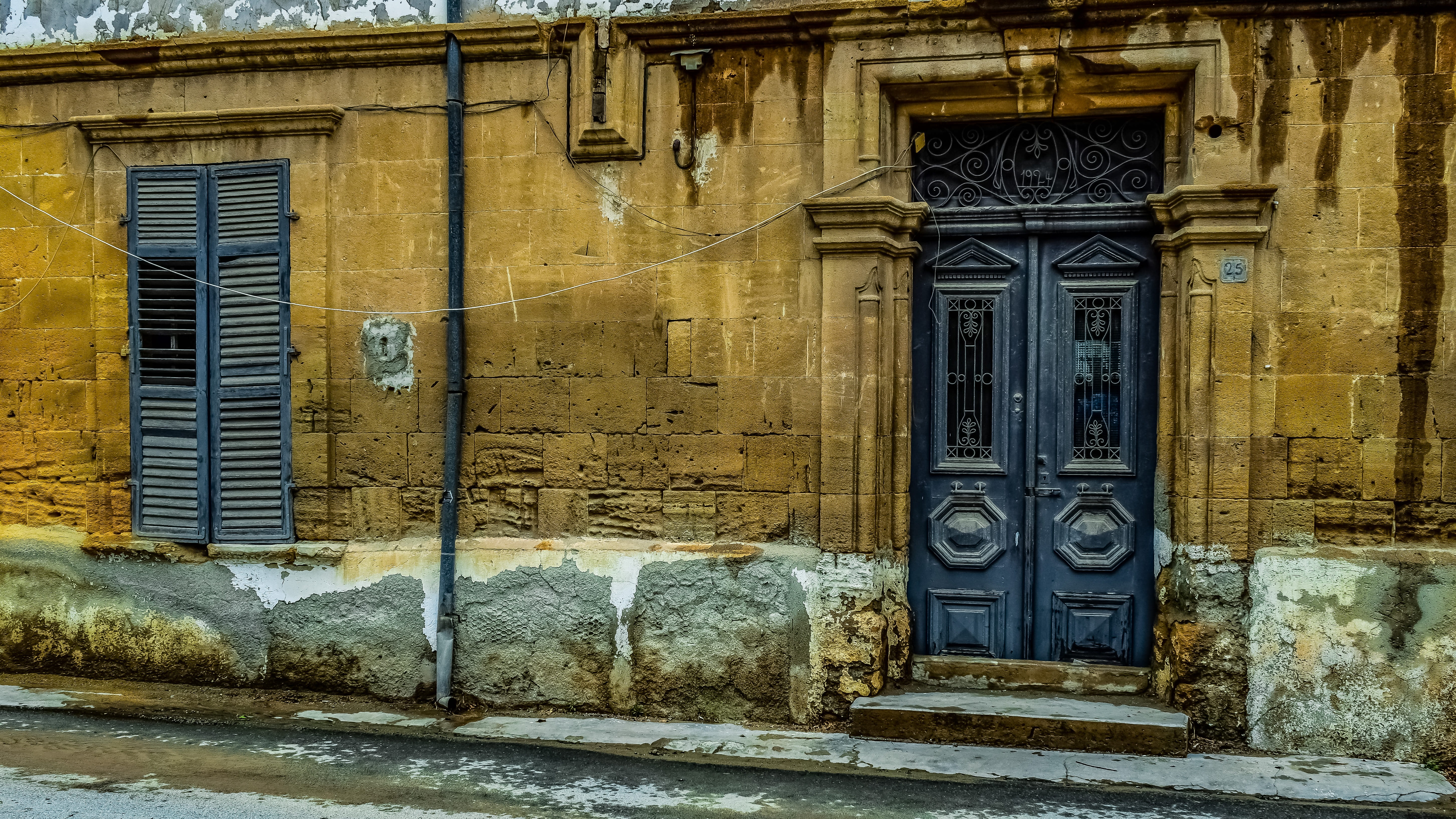 broken, old, rusty, door, wall, nicosia, 5K, building, house, facade, day, weathered, dirty, gate, corrosion, security, protection, entrance, closed, residential district, HD Wallpaper