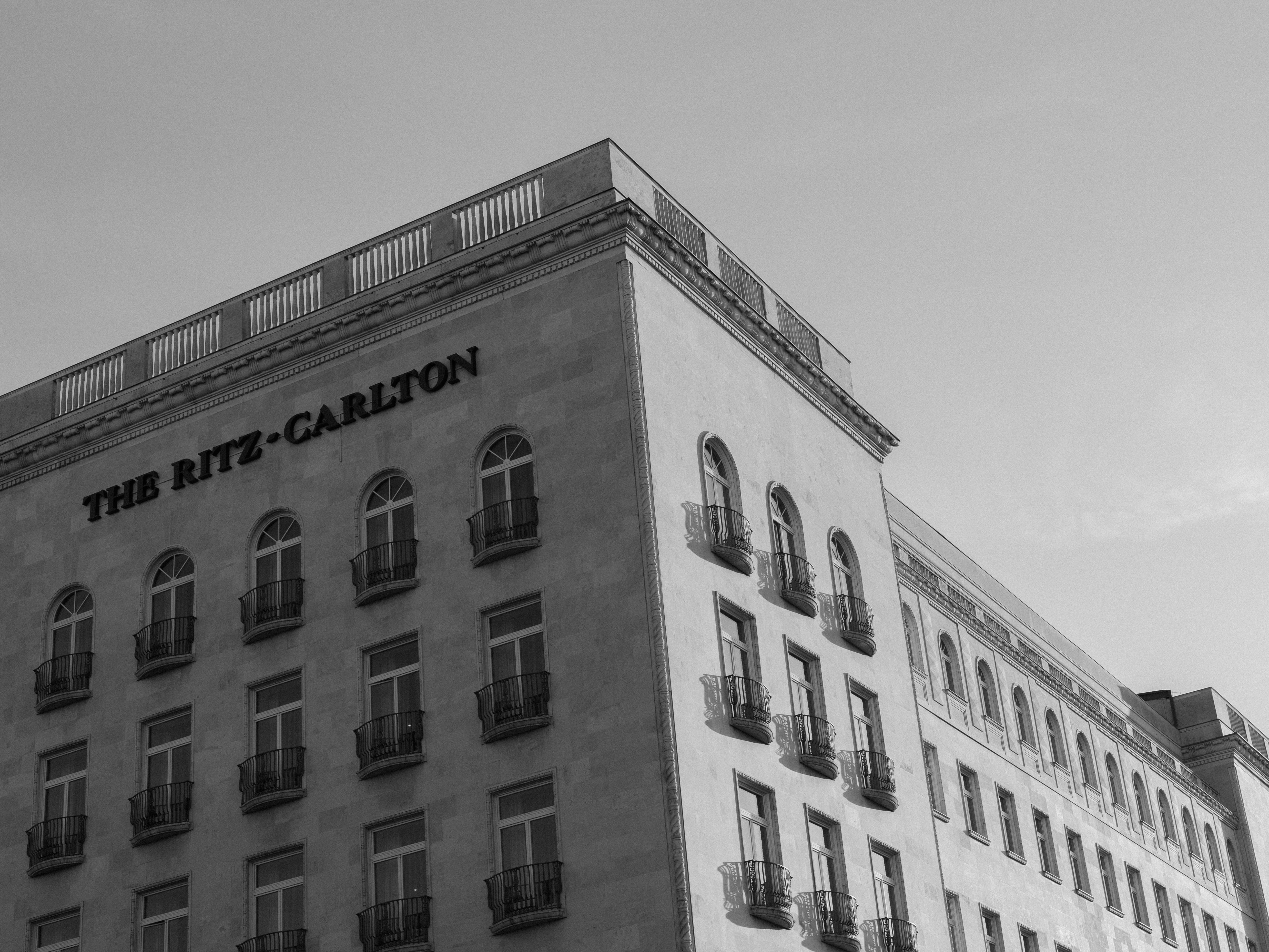 building, architecture, building exterior, 5K, office building, window, wall, town, apartment building, sunlight, city, auto post production filter, day, HD Wallpaper