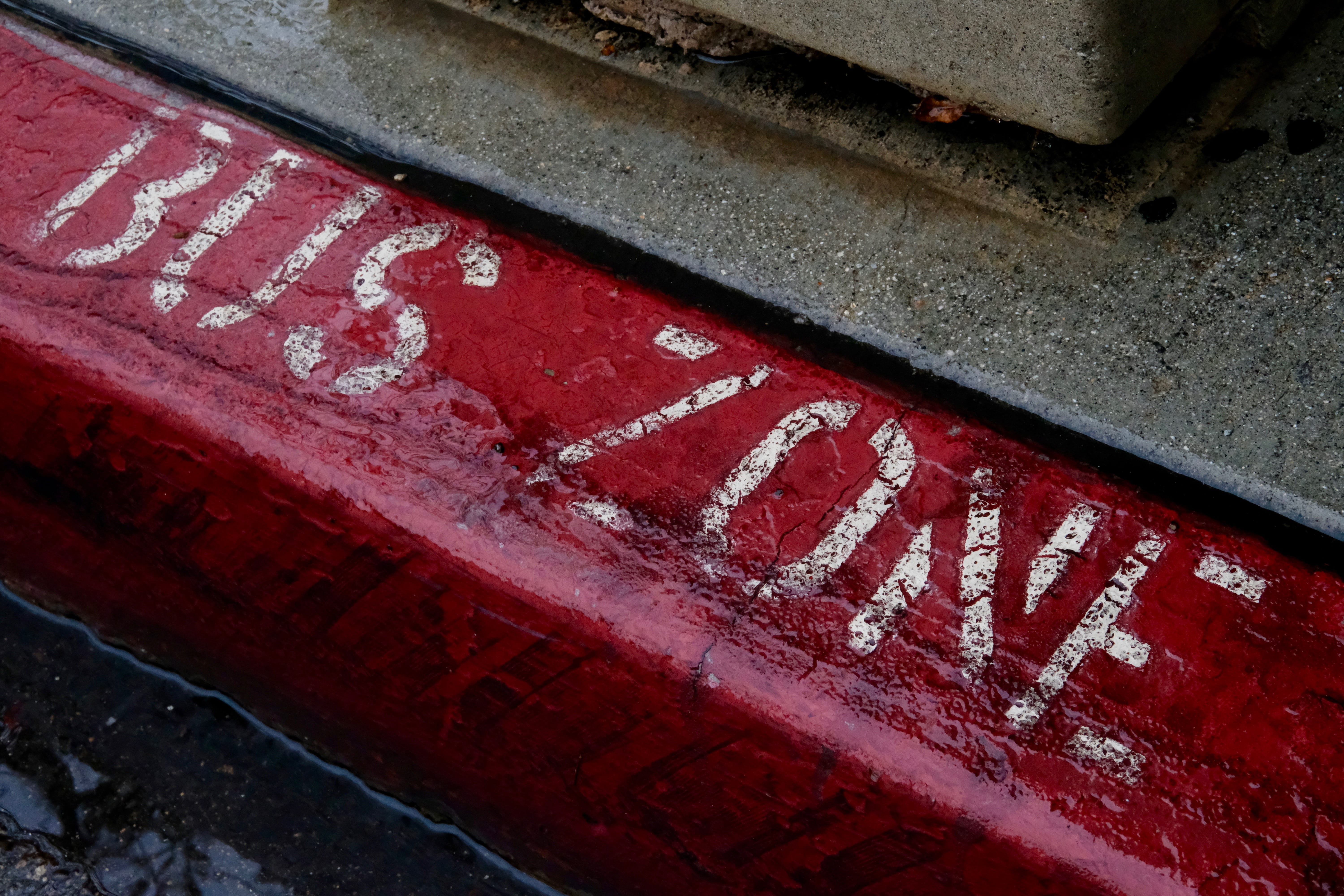 metal, guidance, train track, word, red, asphalt, wheel, sign, transportation, day, arrow symbol, tarmac, signage, car wheel, bus, text, spoke, communication, HD Wallpaper