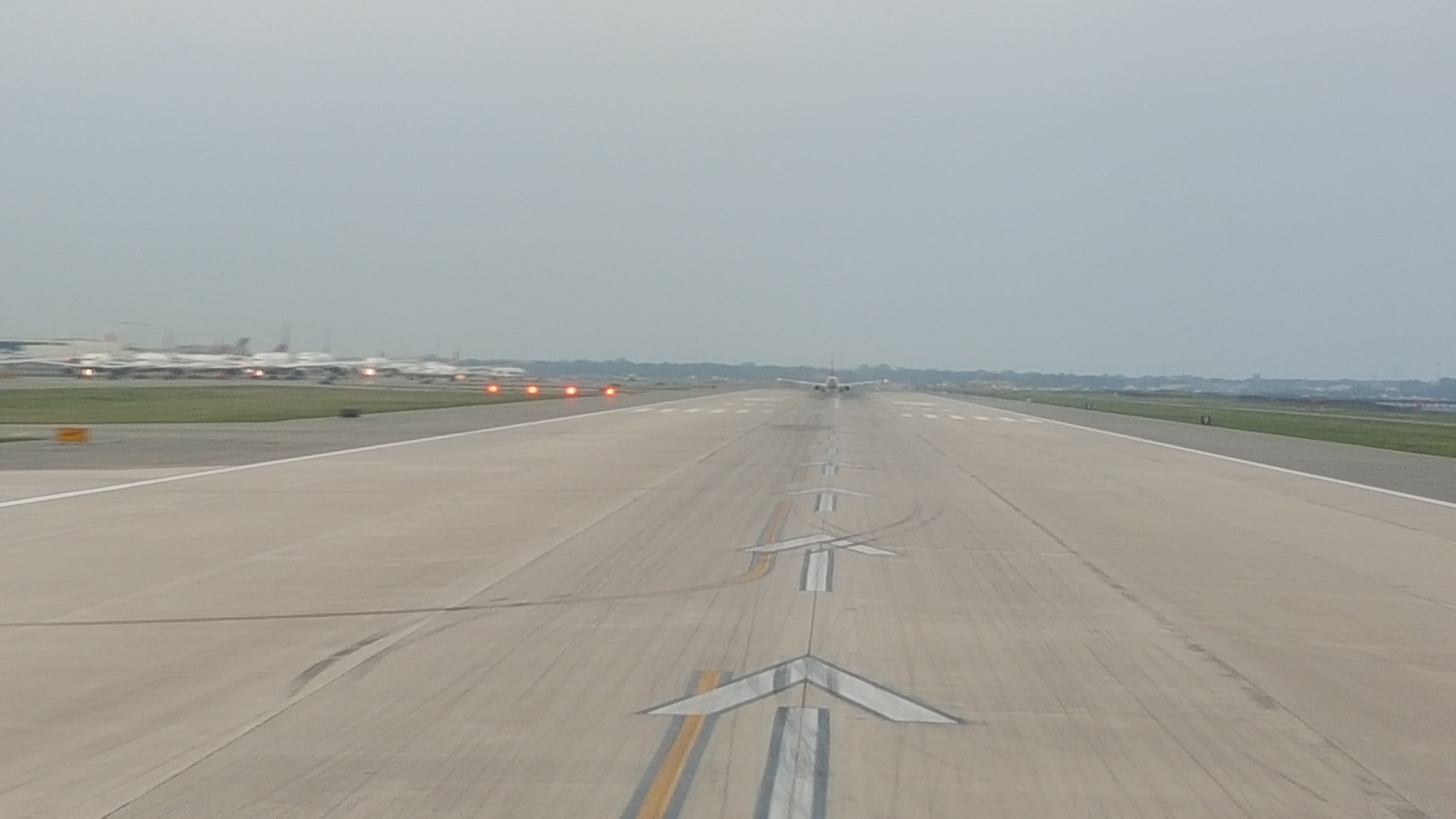 outdoors, 5K, airplane, day, road, airport terminal, no people, airport, diminishing perspective, copy space, travel, sky, leaving, air vehicle, aerospace industry, HD Wallpaper