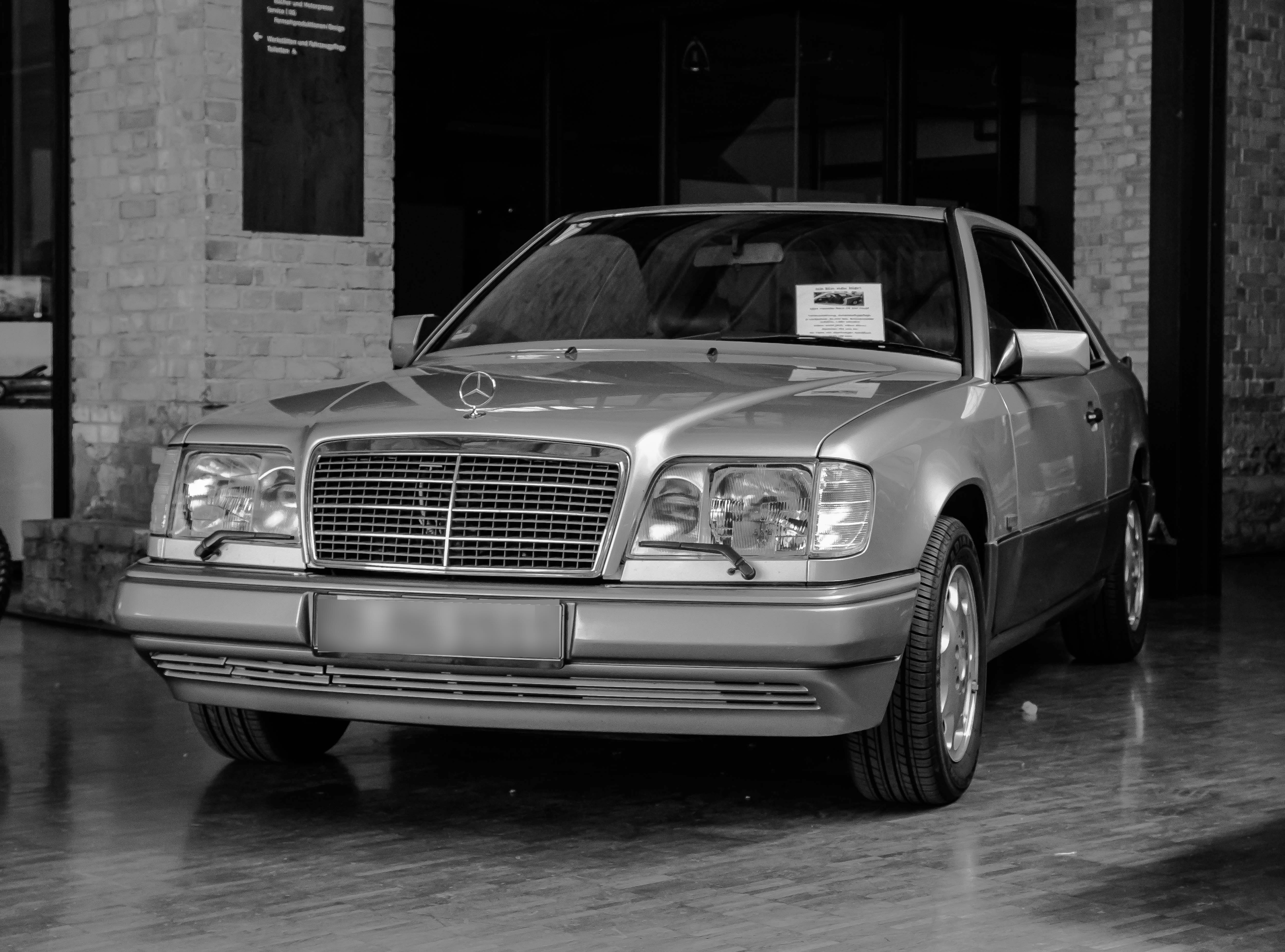 vintage car, no people, classic, architecture, city, w124, car, transportation, motor vehicle, retro styled, luxury, transport system, wet, stationary, HD Wallpaper
