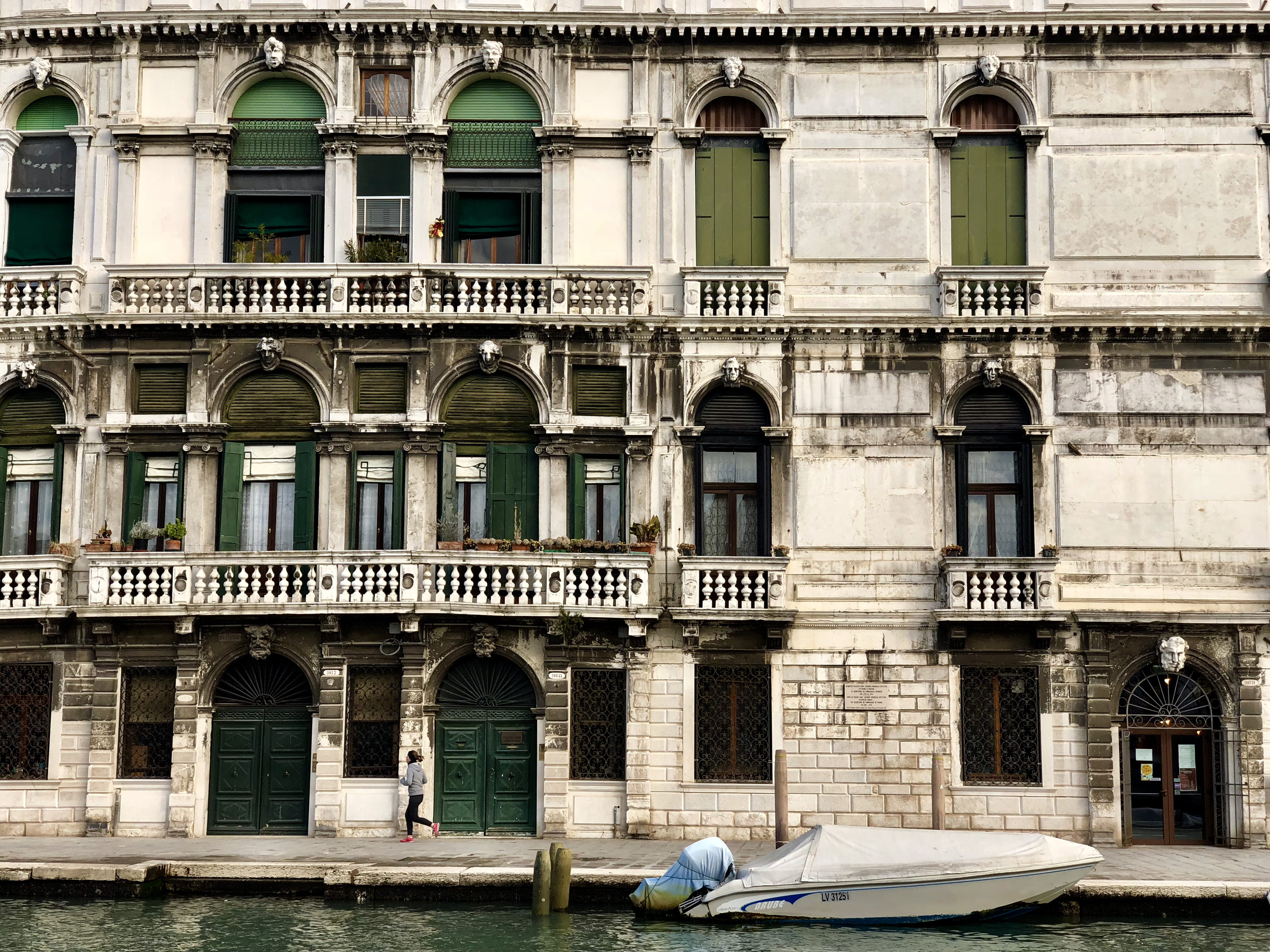 motorboat, old, architectural column, venice, arch, lifestyles, real people, railing, city, jogging, mode of transportation, concrete, 4K, boat, day, leisure activity, HD Wallpaper