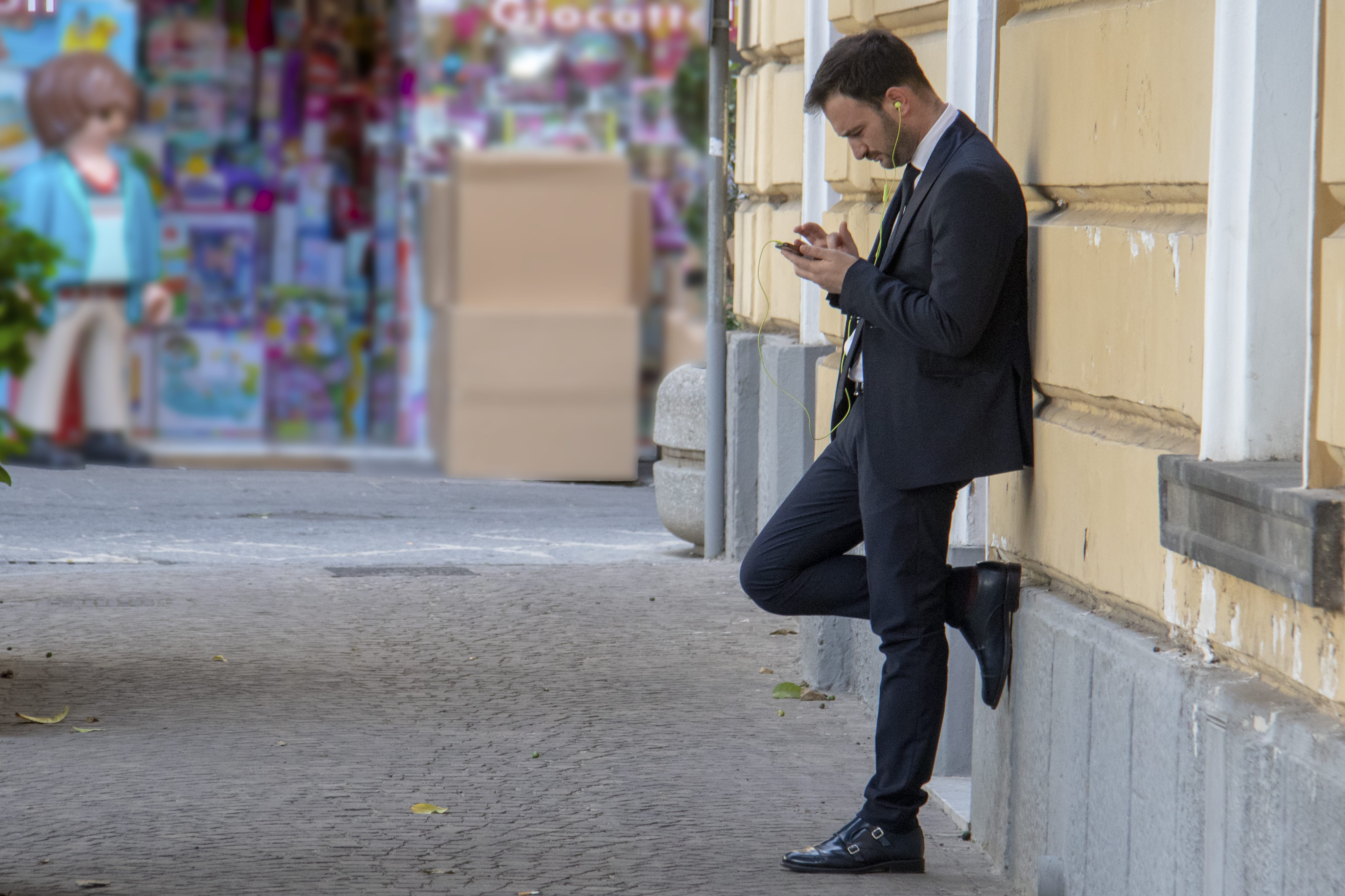 clothing, standing, business, suit, phone, leaning, side view, adult, italy, music, architecture, day, shoe, using phone, young adult, casual, footpath, HD Wallpaper