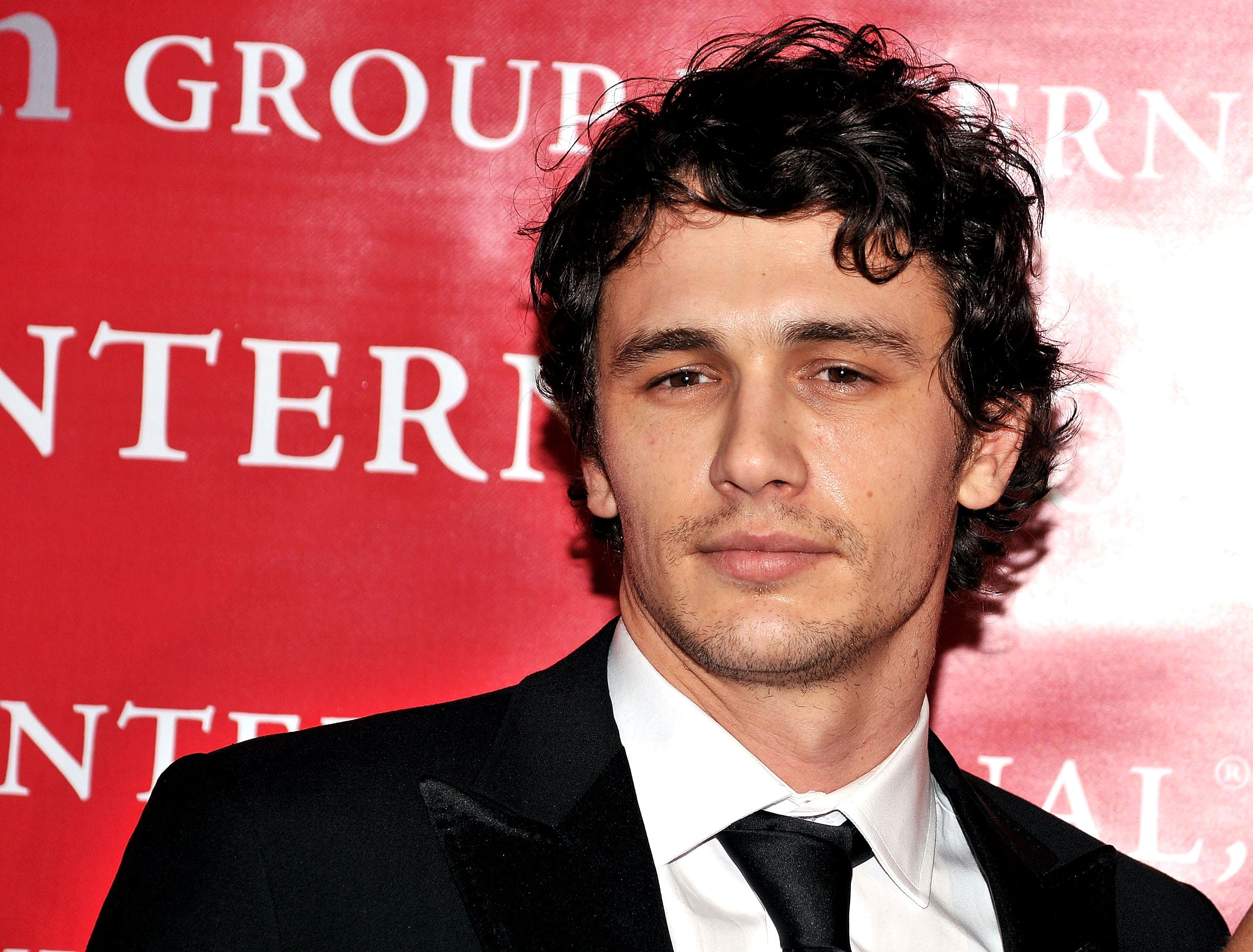 lifestyles, red, headshot, portrait, formalwear, text, menswear, blackboard, curly, young adult, brown hair, front view, actor, suit, election, red Carpet, HD Wallpaper