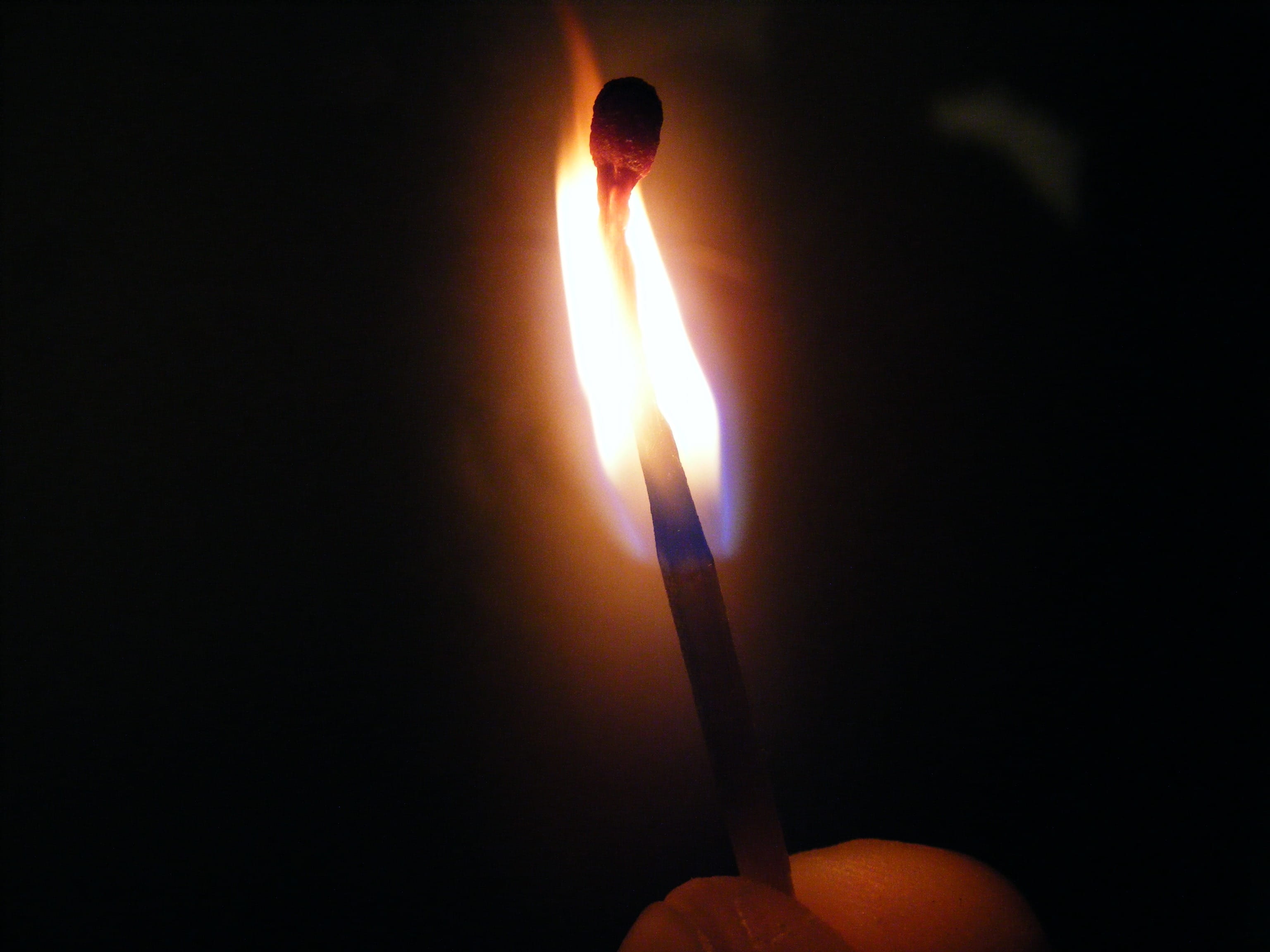 dark background, studio shot, light and darkness, match stick, Stick, burning, holding, 2K, glowing, one person, bright, human finger, Match, matchstick, HD Wallpaper