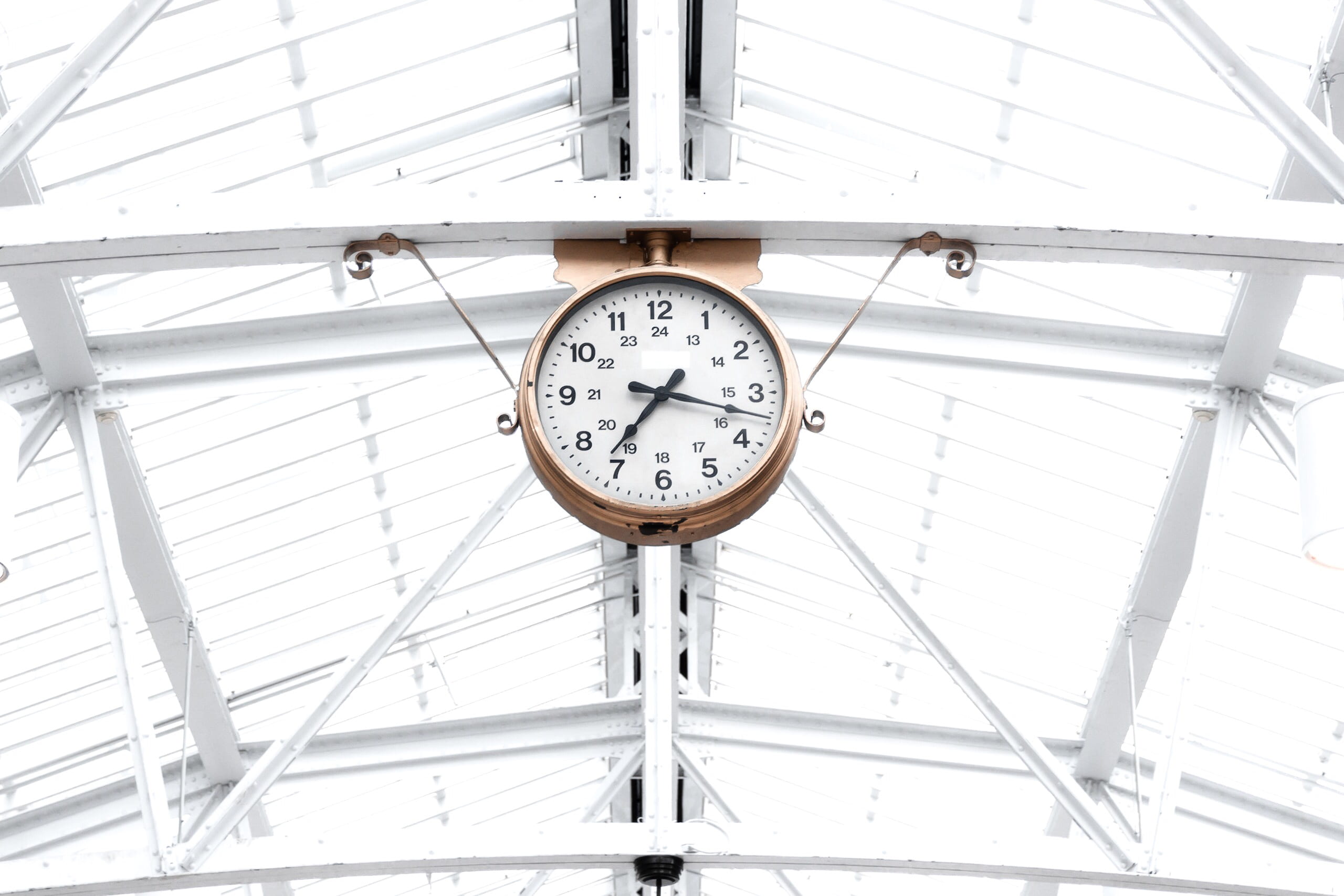 agency, equipment, train, minimal, white, close-up, visual, accuracy, gare, time, work, station, product, number, simple, gold, low angle view, background, HD Wallpaper