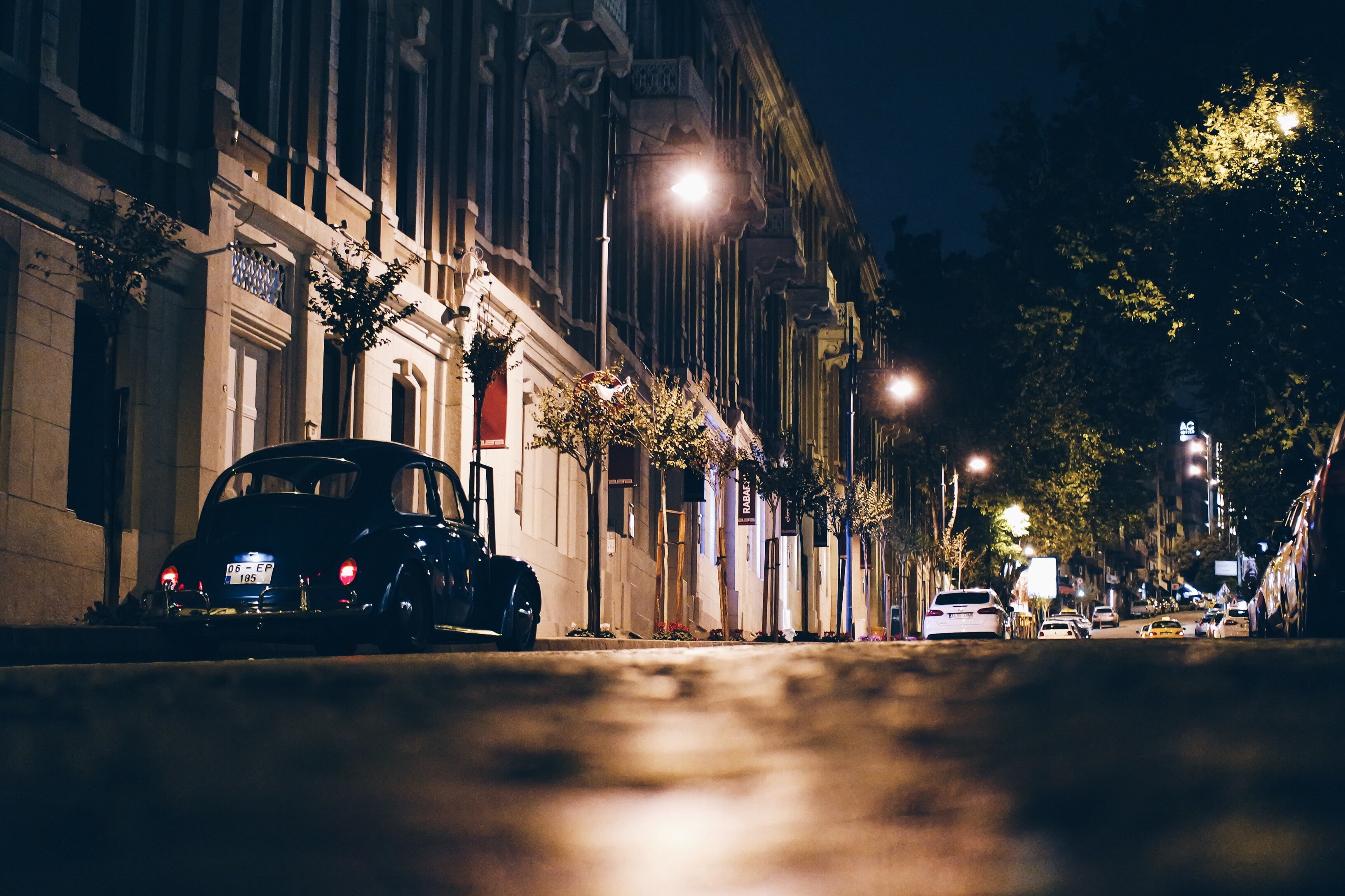 street, worms eye view, 2K, city, car, sidewalks, HD Wallpaper