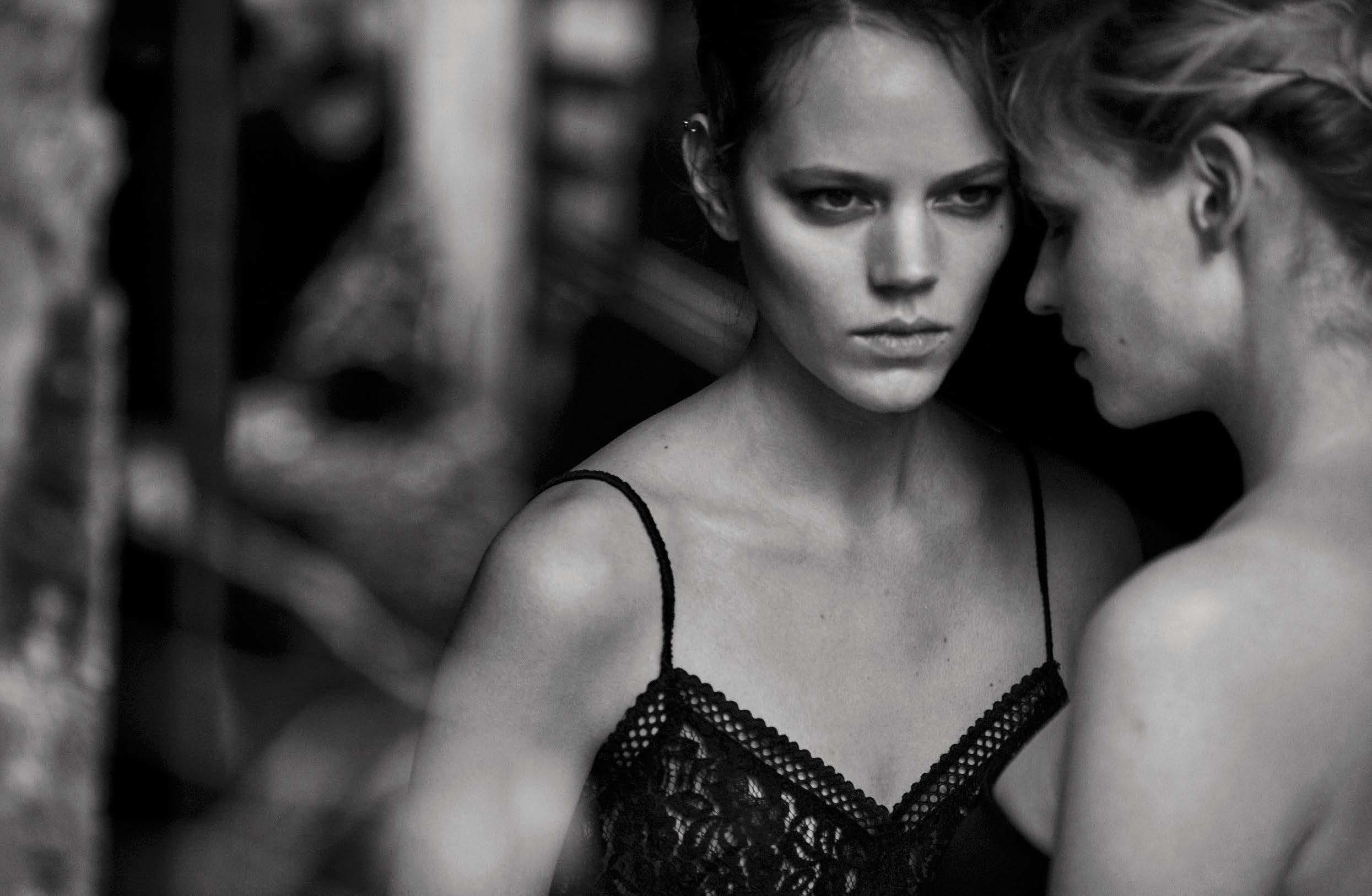 women, looking, contemplation, hairstyle, Freja Beha Erichsen, Lara Stone, beauty, young adult, real people, lifestyles, young women, fashion, portrait, HD Wallpaper