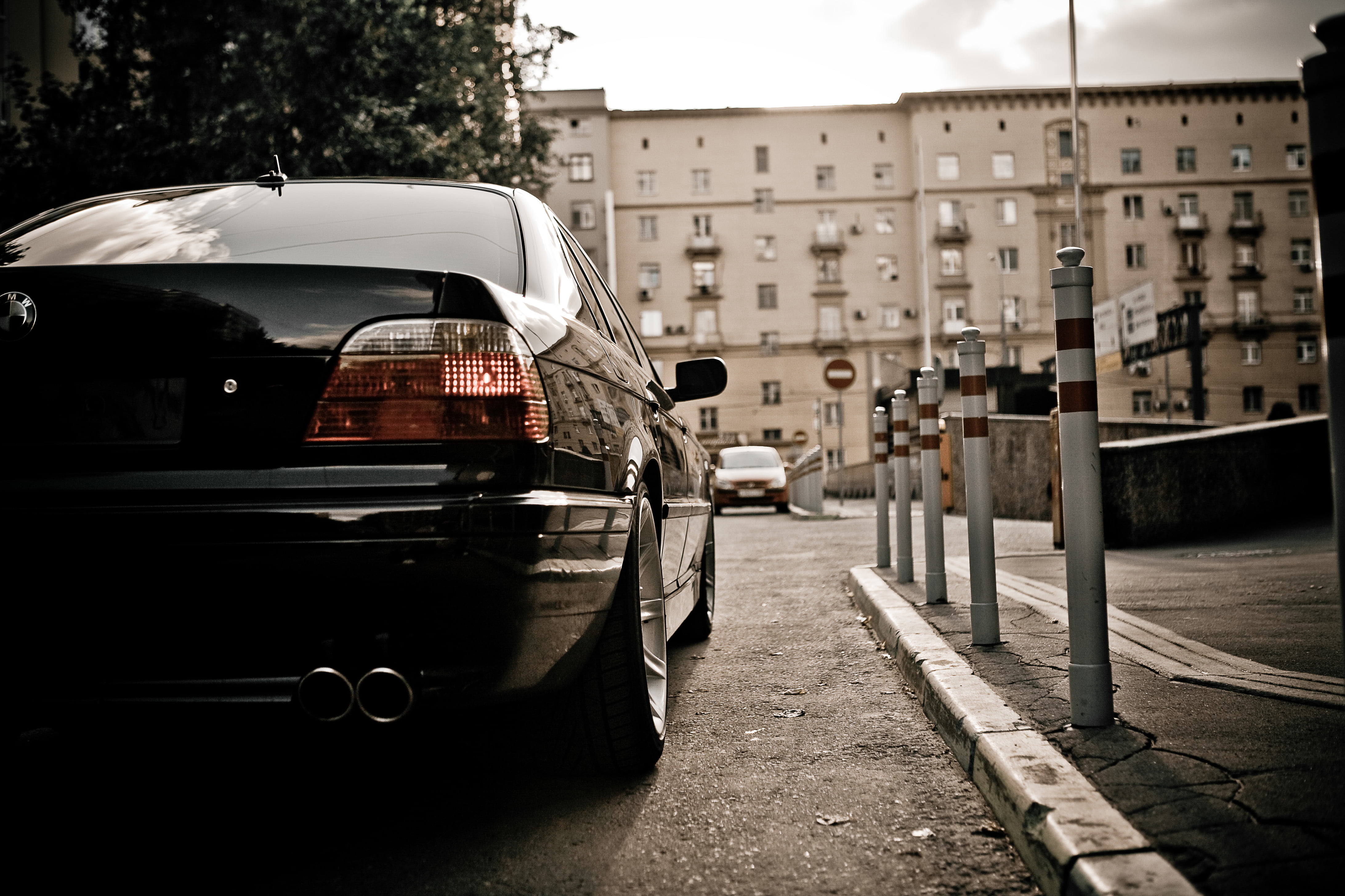 residential district, Beha, road, city street, motor vehicle, seven, BMW, mode of Transport, lights, built structure, transportation, stationary, HD Wallpaper