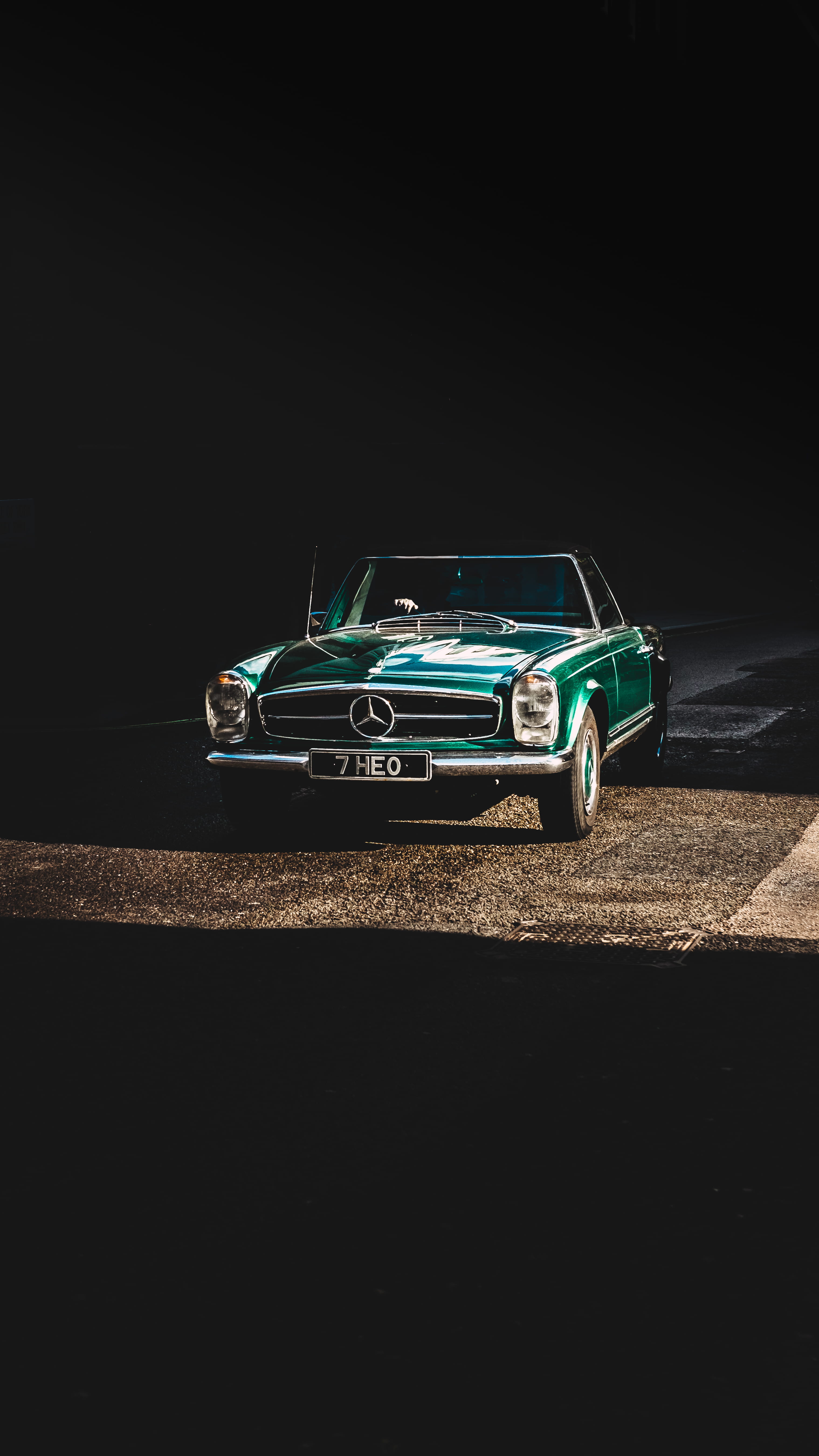copy space, toy, mercedes, retro styled, mode of transportation, night, vintage, on teh road, reflection, nature, indoors, driver, black background, drive, Phone HD Wallpaper