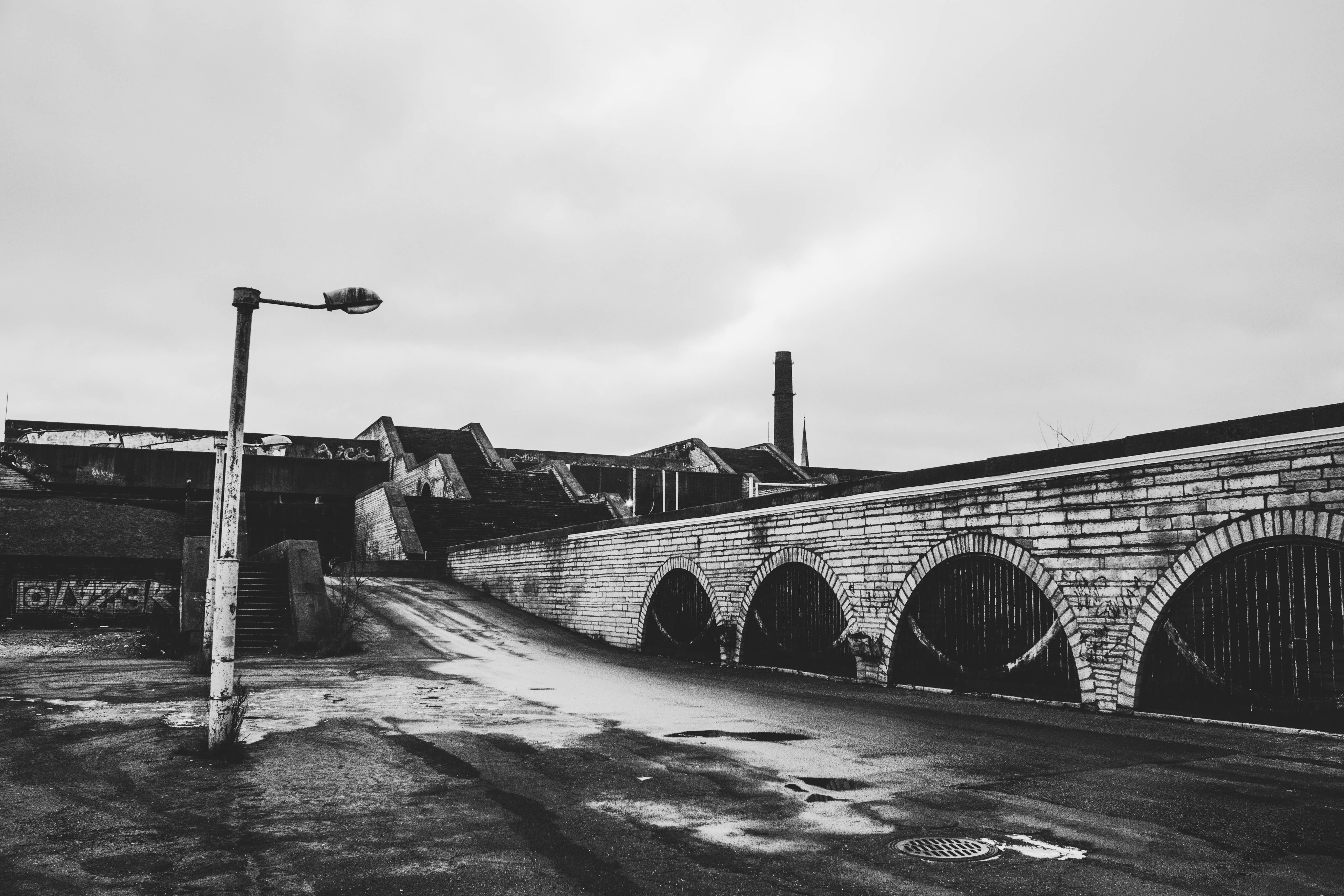 5K, street light, cloud - sky, city, road, bridge - man made structure, abandoned building, bridge, outdoors, landscape, arch, light, street, black and white, HD Wallpaper