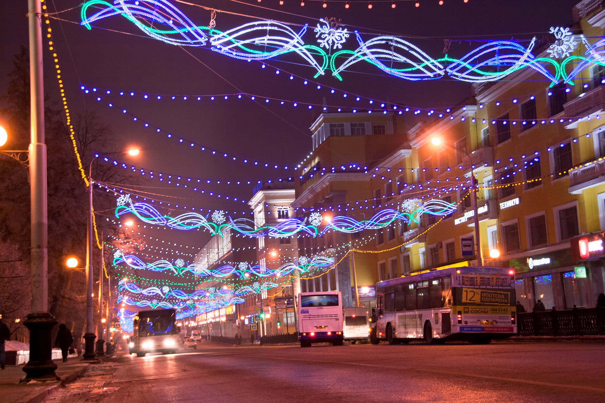 embankment, celebration, skyline, bus, street, road, new, traffic, christmas, multi colored, traveling, year, structure, outdoors, lamppost, urban, illuminated, HD Wallpaper