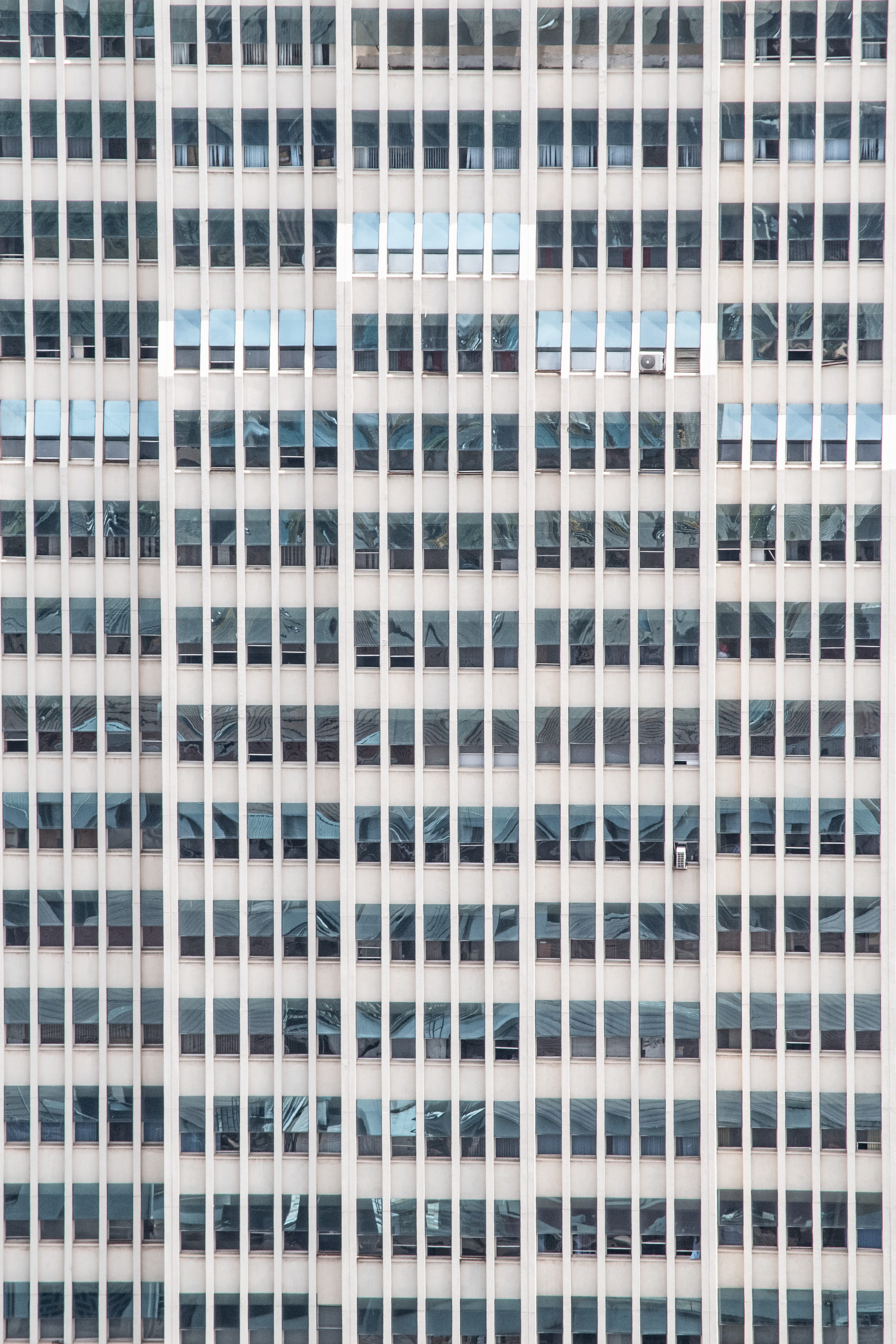 glass, manmade, travel destinations, building exterior, business, 5K, outdoors, modern, white, skyscraper, downtown nairobi, day, rug, full frame, windows, Phone HD Wallpaper