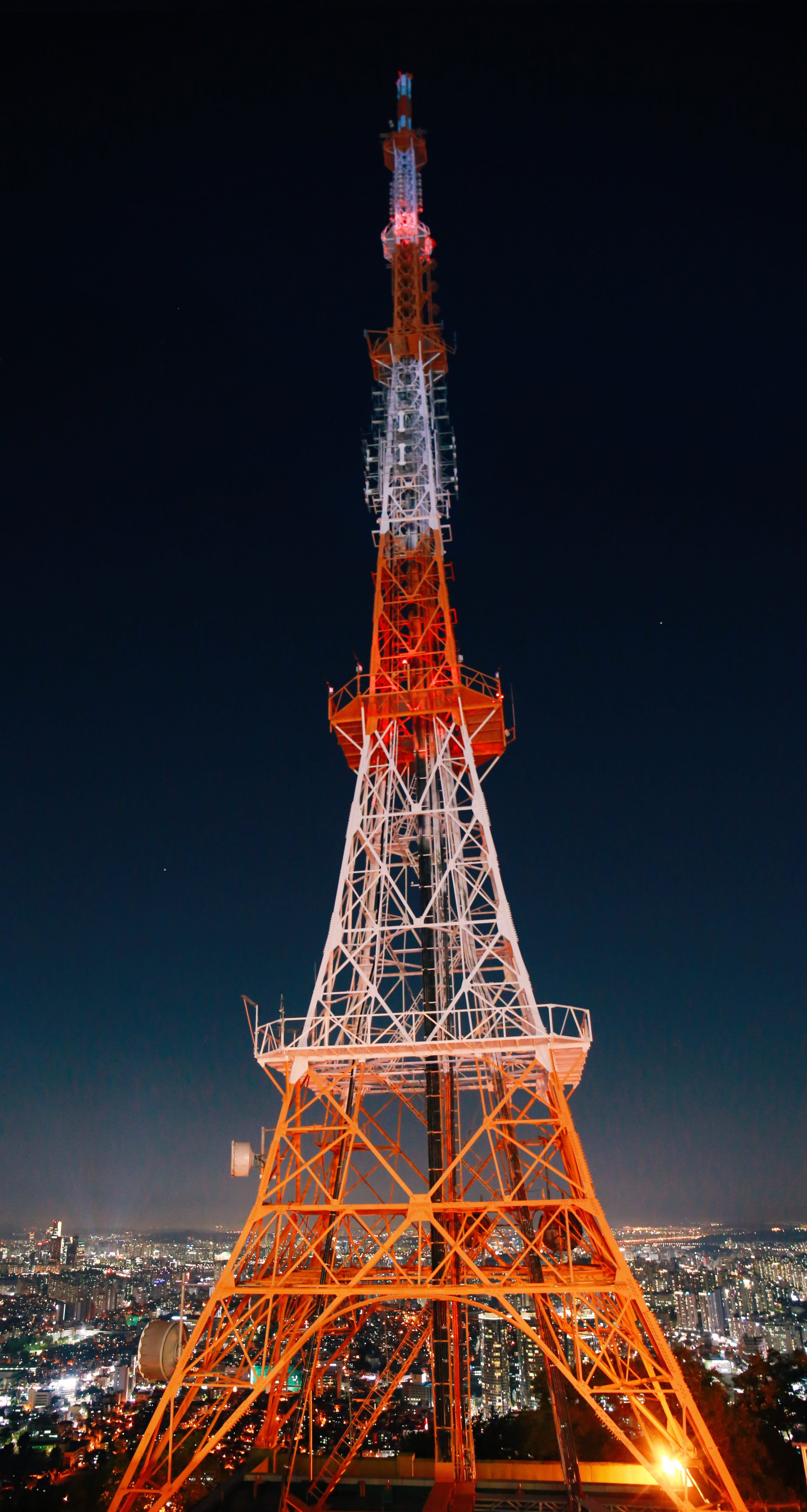 technology, city, nature, illuminated, no people, built structure, global communications, metal, night, sky, tall - high, broadcasting, connection, architecture, Phone HD Wallpaper