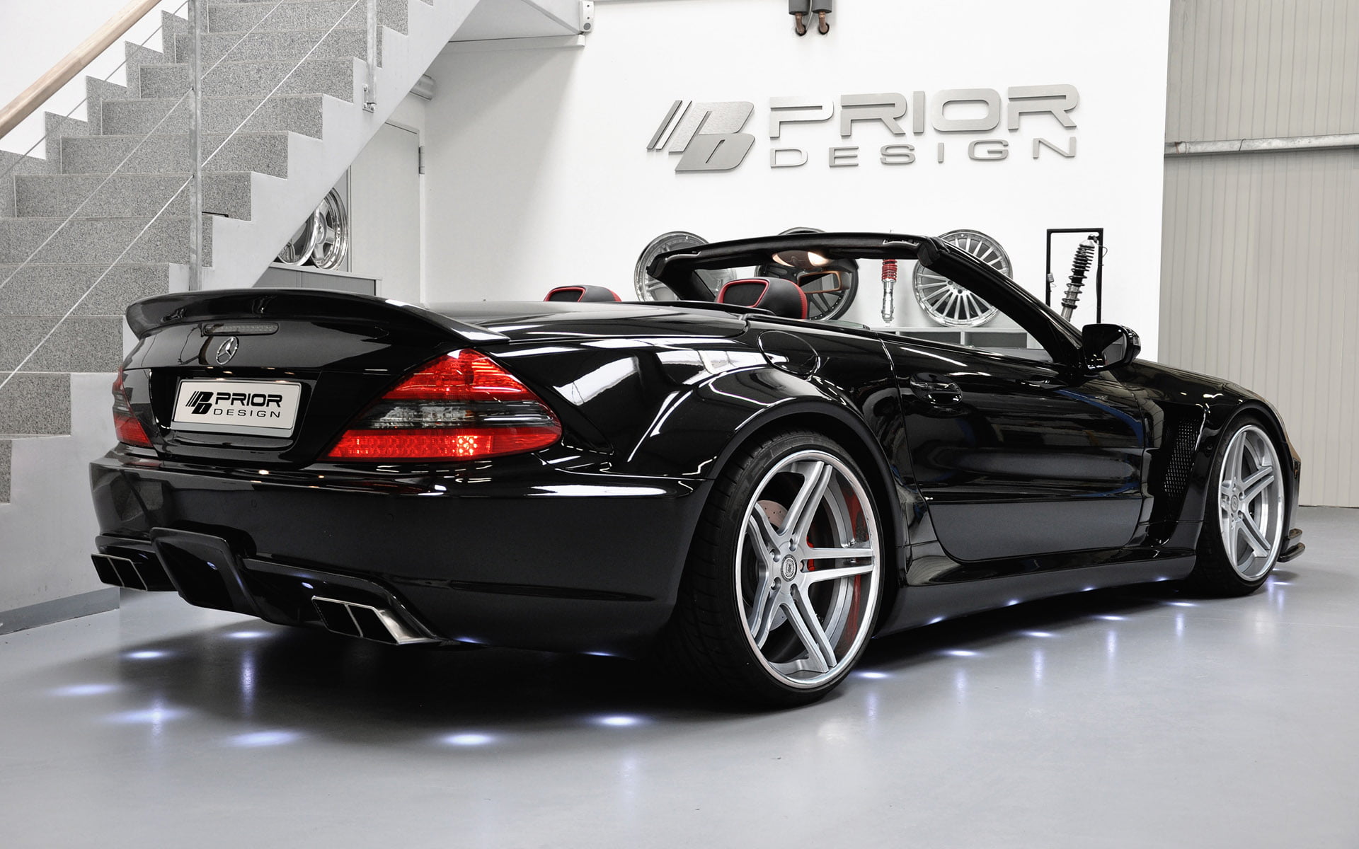 outdoors, car, transportation, building exterior, travel, mercedes, mode of transportation, western script, garage, wheel, architecture, built structure, HD Wallpaper
