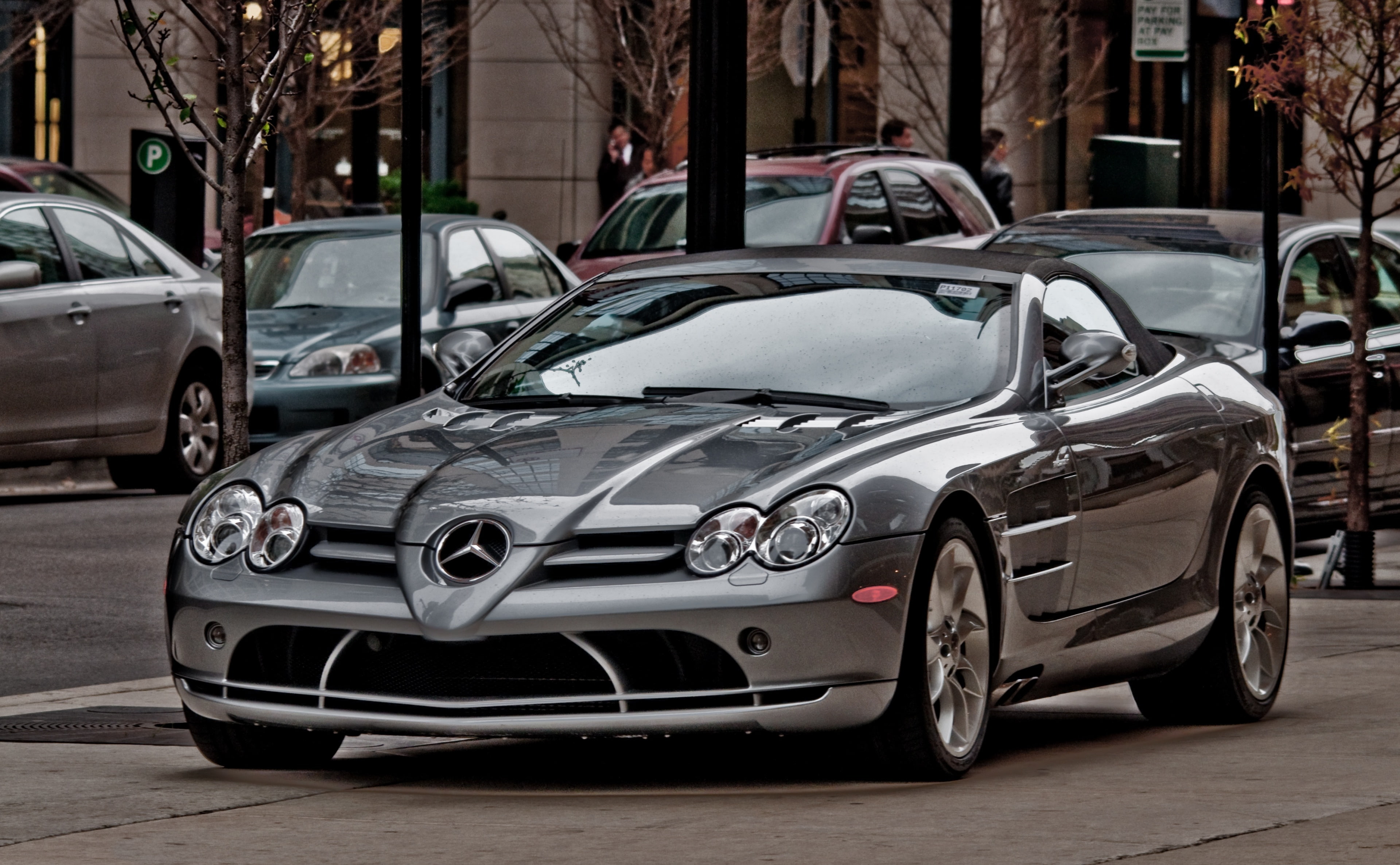 Mercedes, built structure, vintage car, benz, parking, car, gray, incidental people, outdoors, architecture, retro styled, land vehicle, street, day, mode of transportation, HD Wallpaper