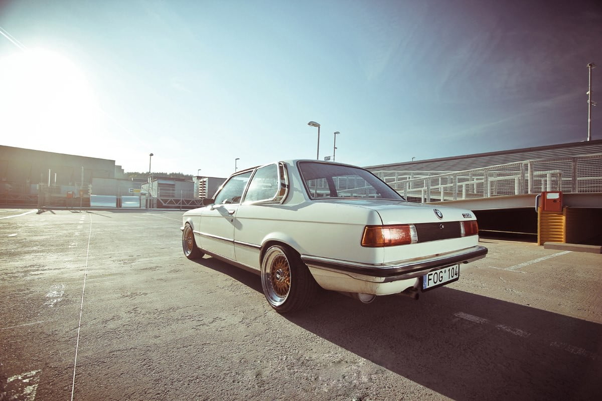 built structure, no people, sports car, e21, road, motor vehicle, water, day, trucking, land vehicle, sky, evening, morning, sunlight, nature, white, car, HD Wallpaper