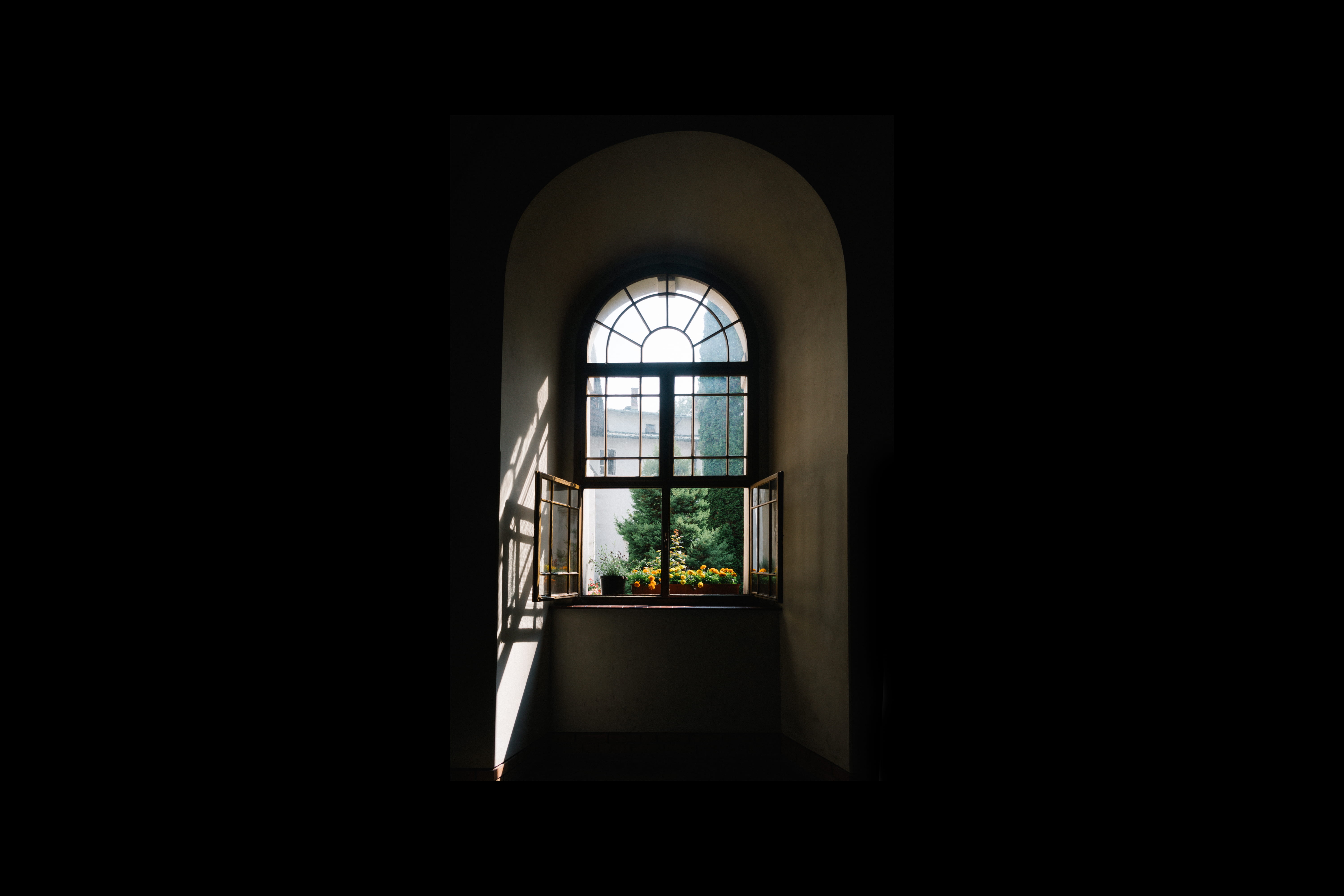 domestic room, transparent, 5K, untitled, glass - material, no people, day, built structure, architecture, open, shape, hallway, panel, building, inside, HD Wallpaper