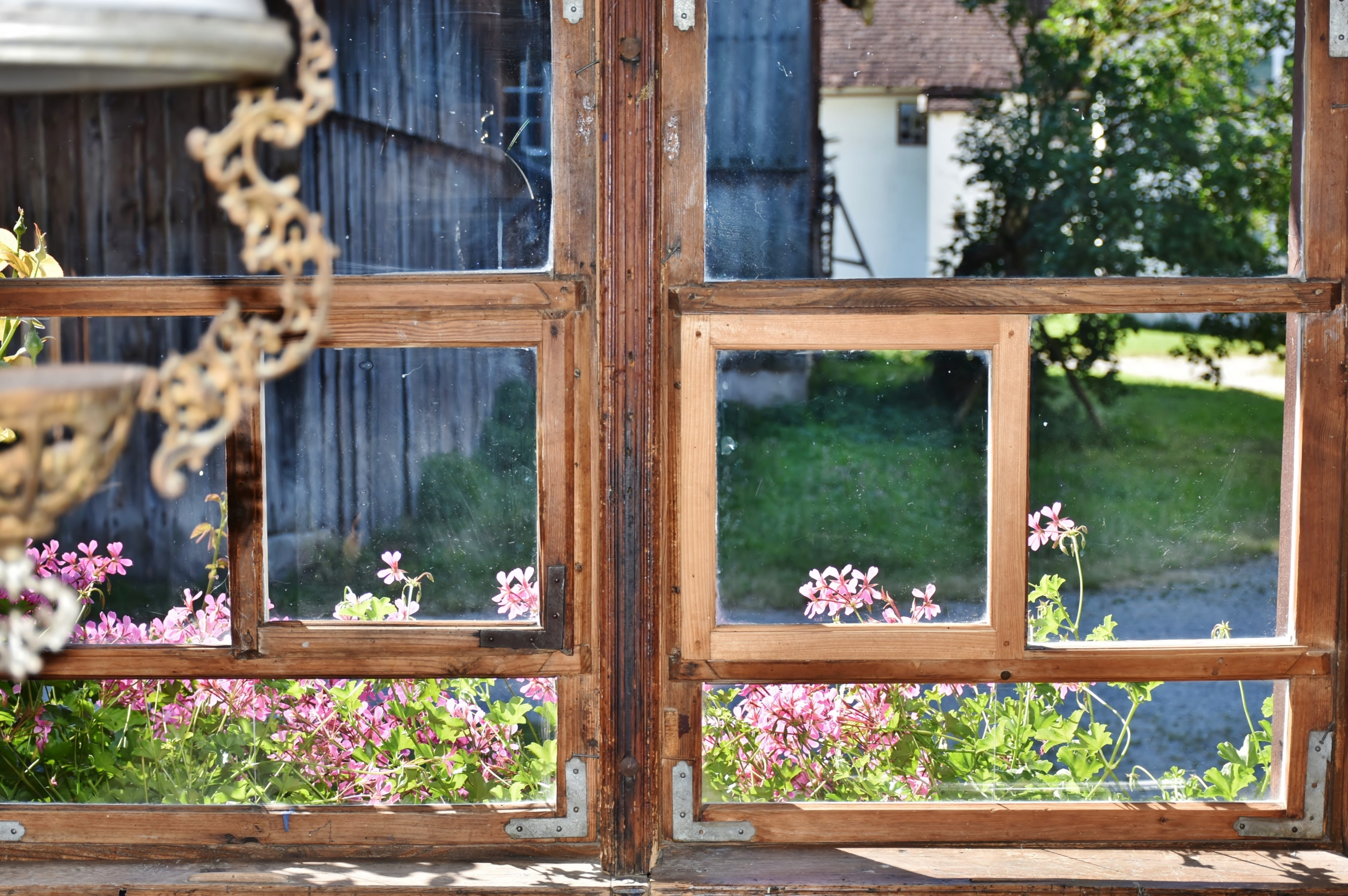 building, wood - material, bavaria, no people, wooden windows, house, see, flowers, farmhouse, rustic, growth, watch, built structure, atmosphere, flowering plant, HD Wallpaper