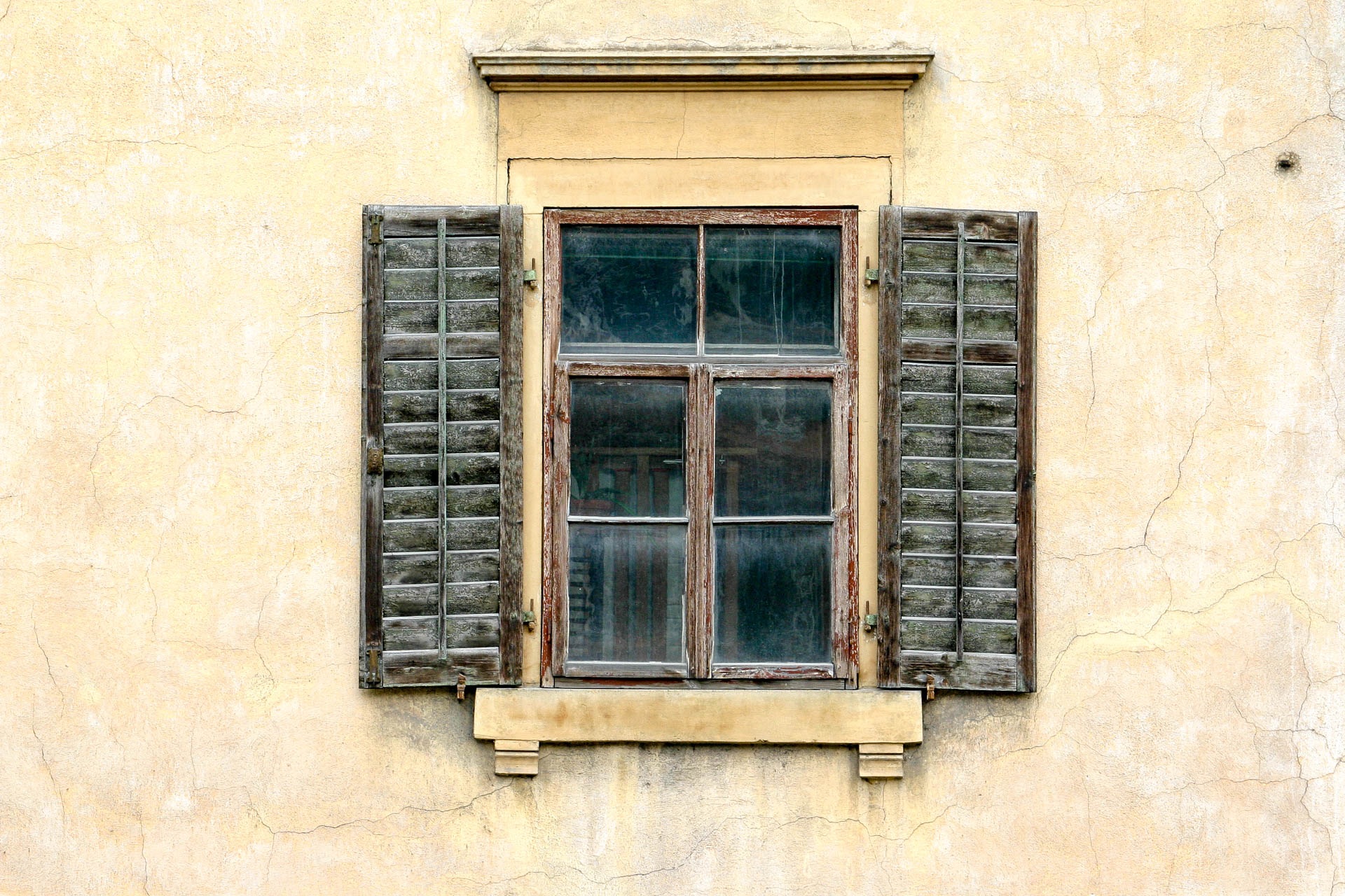 old, outdoors, closed, 1080P, old-fashioned, geometric shape, window, building Exterior, low angle view, shape, home, wood - material, windowpane, architecture, HD Wallpaper