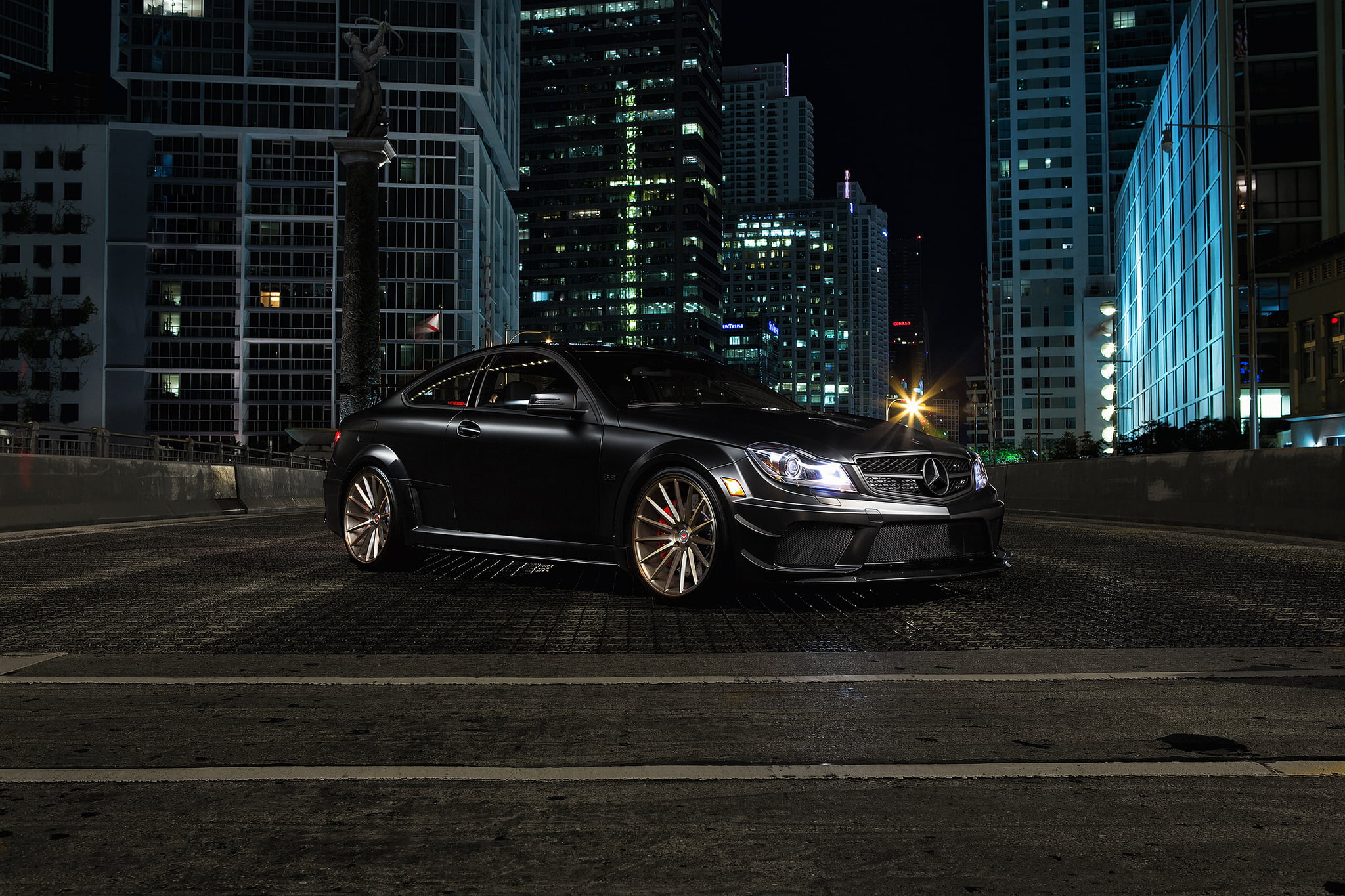 mode of transportation, no people, 1080P, city life, AMG, C-Class, Mercedes-Benz, skyscraper, built structure, outdoors, the city, C63, building exterior, HD Wallpaper