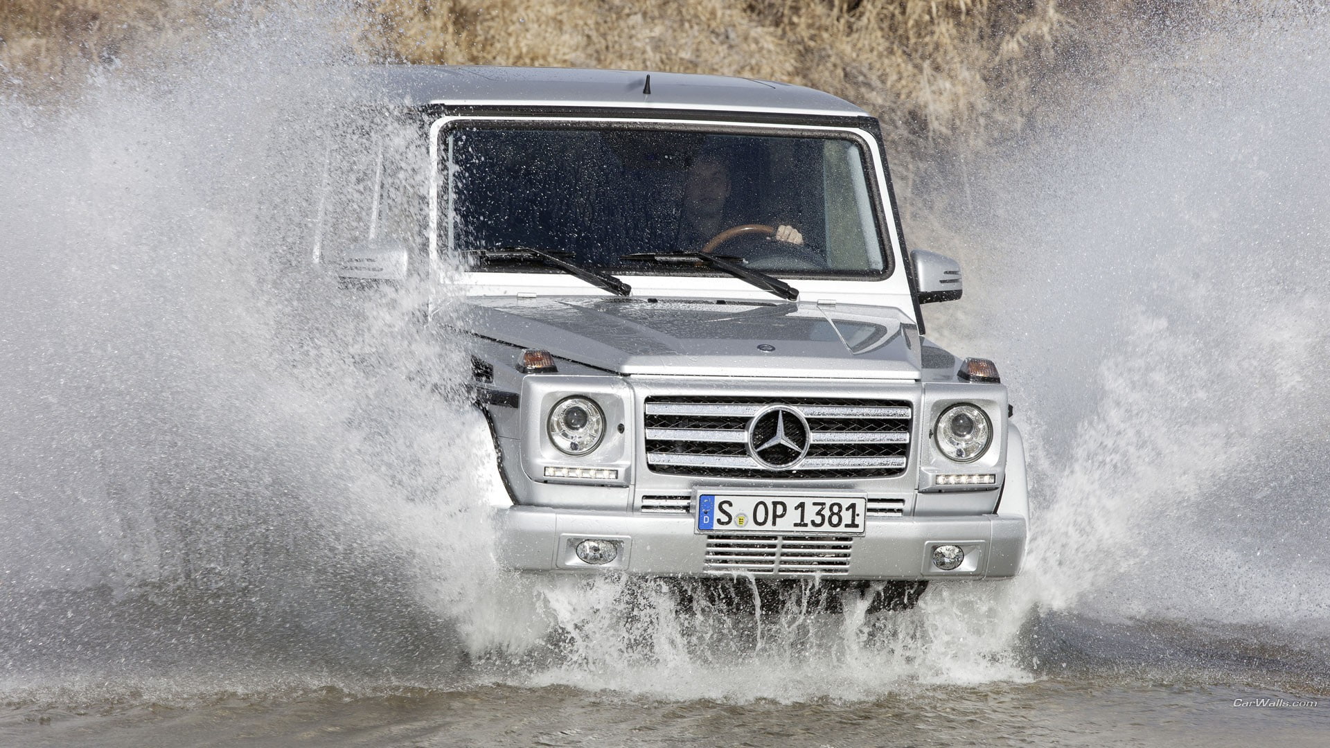 semi-truck, water, outdoors, wheel, day, car, mode of transportation, truck, splashing, motion, motor vehicle, spraying, commercial land vehicle, vehicle, HD Wallpaper