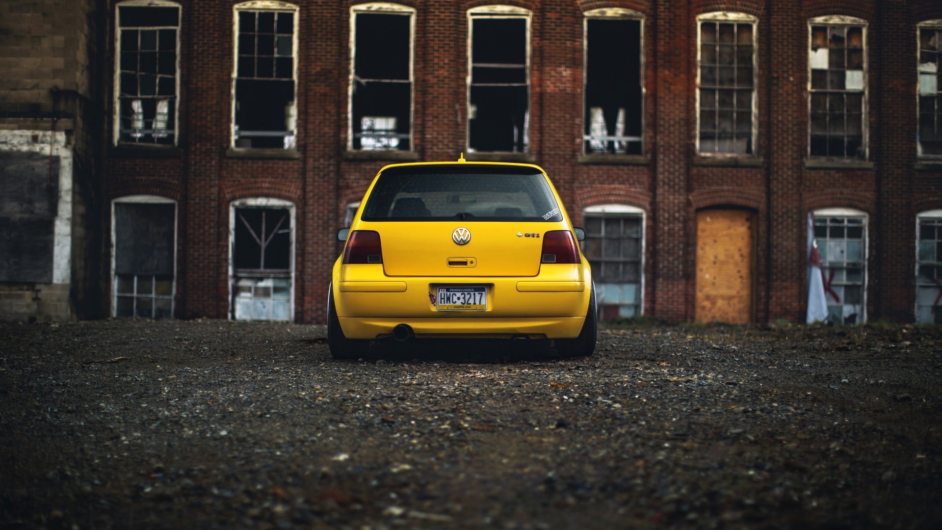 door, built structure, mode of transportation, residential district, Volkswagen, no people, street, taxi, transportation, land vehicle, building exterior, HD Wallpaper