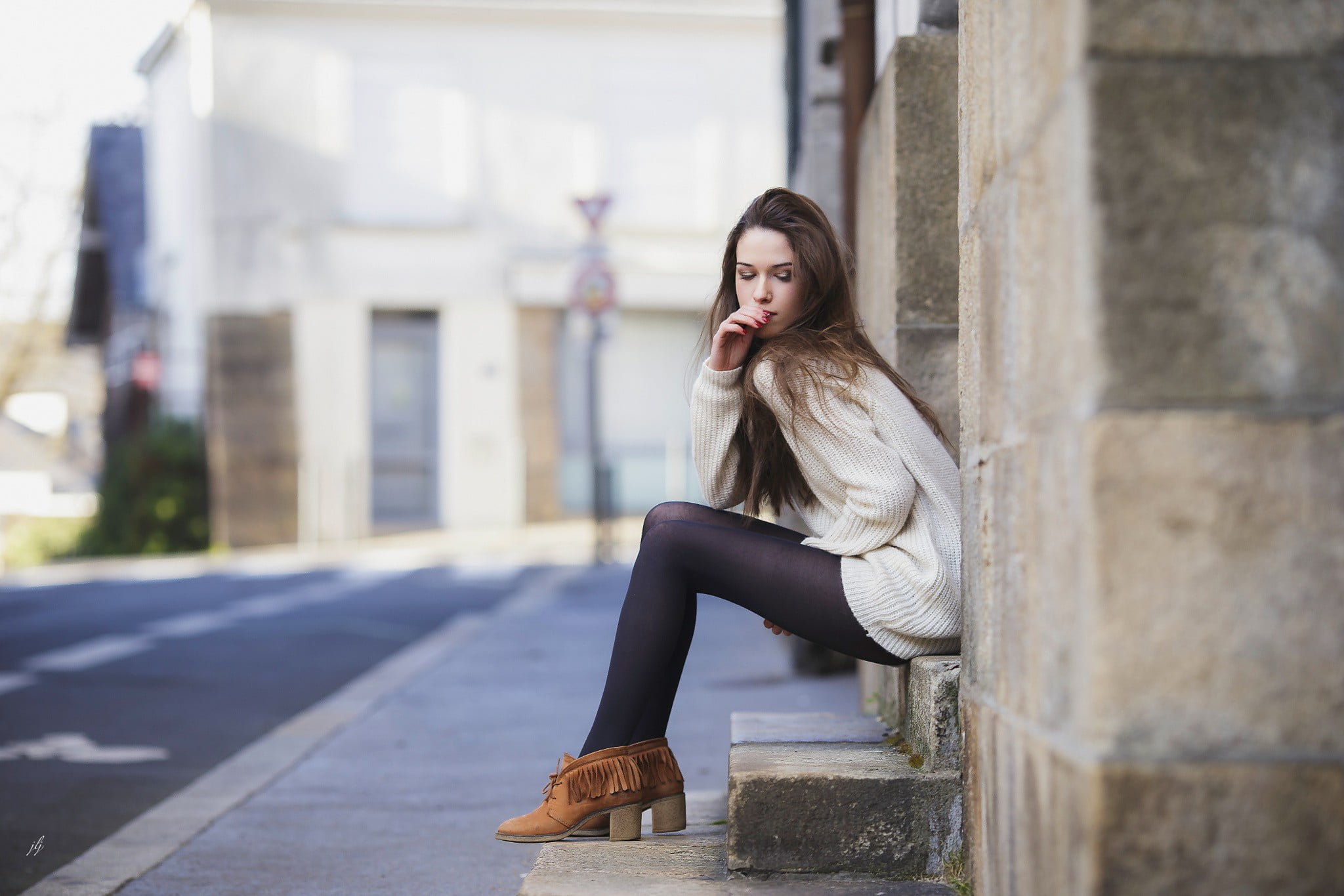 women, young adult, depth of field, leisure activity, architecture, Joan Le Jan, building exterior, red nails, casual clothing, young women, sitting, full length, HD Wallpaper