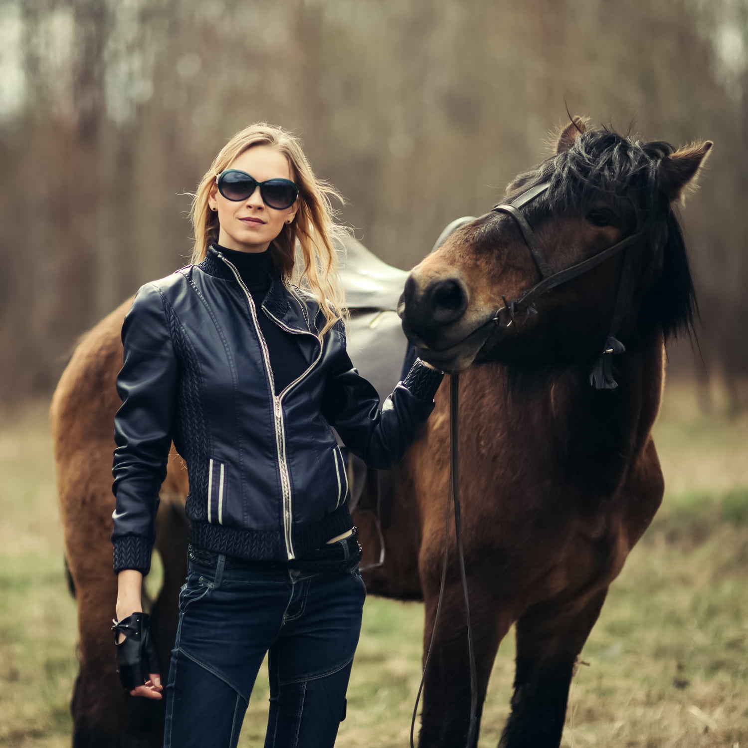women, gloves, long hair, outdoors, horse, black clothing, animals, leather jackets, Joan Le Jan, smiling, 720P, blonde, sunglasses, Phone HD Wallpaper