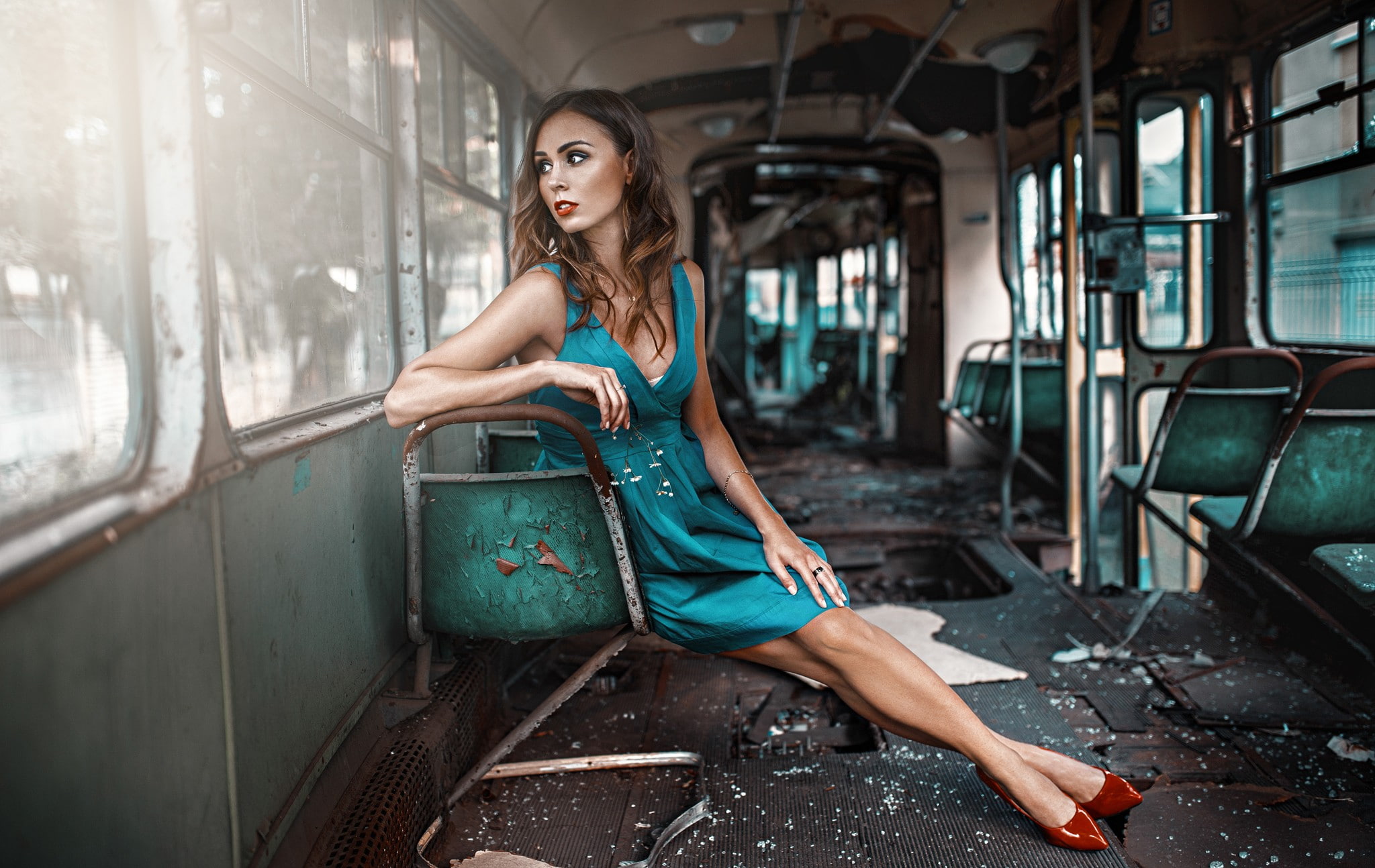 women, 1080P, ruin, model, sitting, Katarzyna Kluska, Damian Piórko, looking away, dress, makeup, long hair, high heels, wavy hair, legs, auburn hair, HD Wallpaper