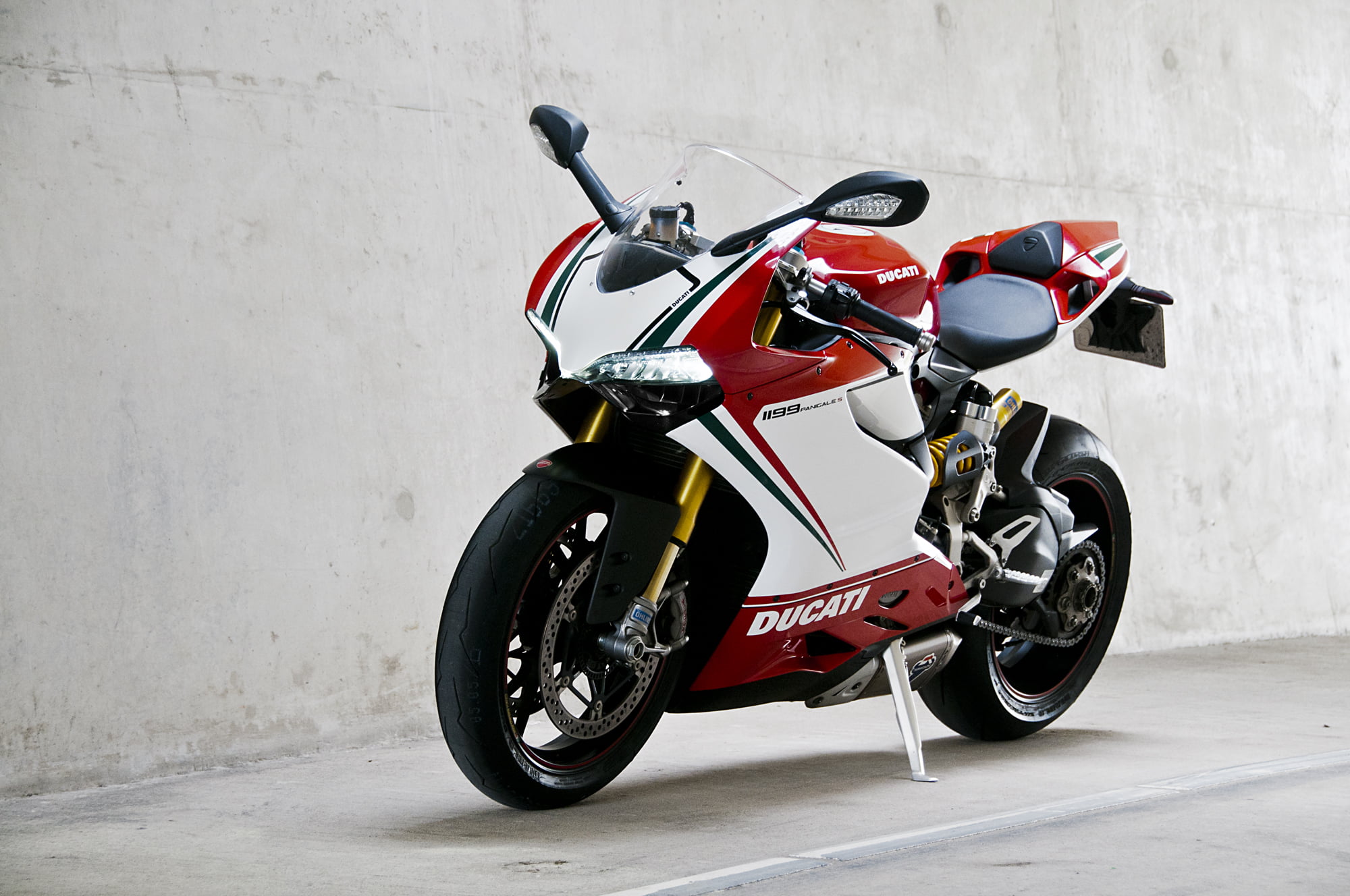 white, sports helmet, sports, transportation, red, bike, driving, wall - building feature, 1080P, outdoors, stationary, motorcycle, street, land vehicle, HD Wallpaper