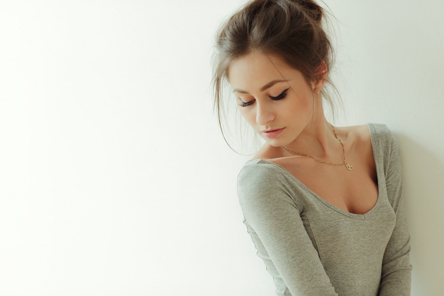 waist up, beautiful woman, young adult, looking down, contemplation, women, studio shot, women model closed eyes face cleavage auburn hair brunette alexey tsyganov makeup simple background, HD Wallpaper