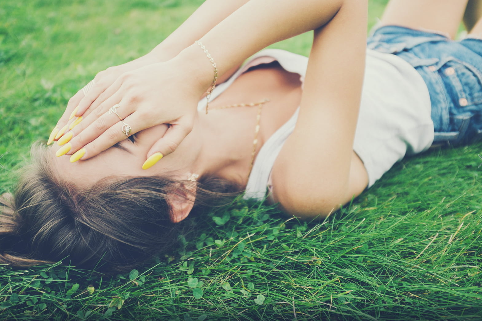 three quarter length, women, leisure activity, lifestyles, celebrities, plant, young adult, outdoors, grass, land, relaxation, lying on back, one person, HD Wallpaper