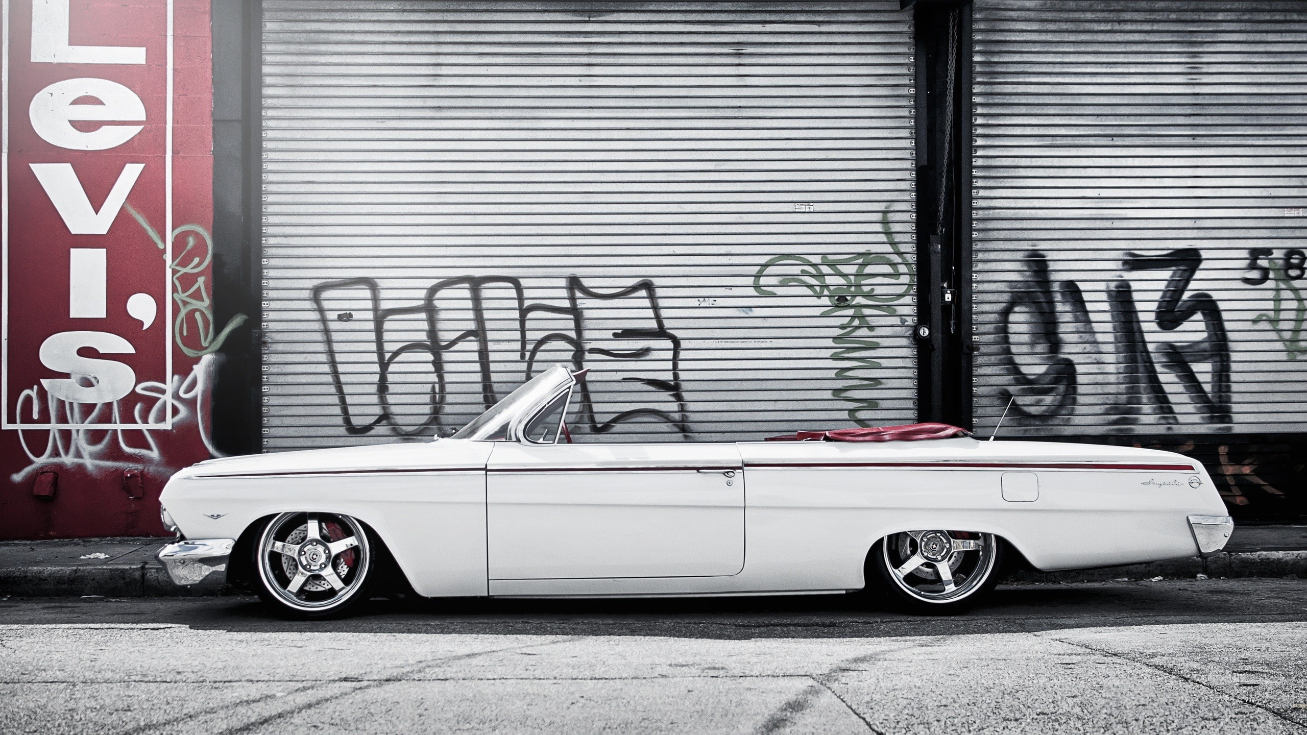 architecture, mode of transportation, communication, building, garage, metal, motor vehicle, day, parking, white cars, vehicle, transportation, Chevy, city, HD Wallpaper