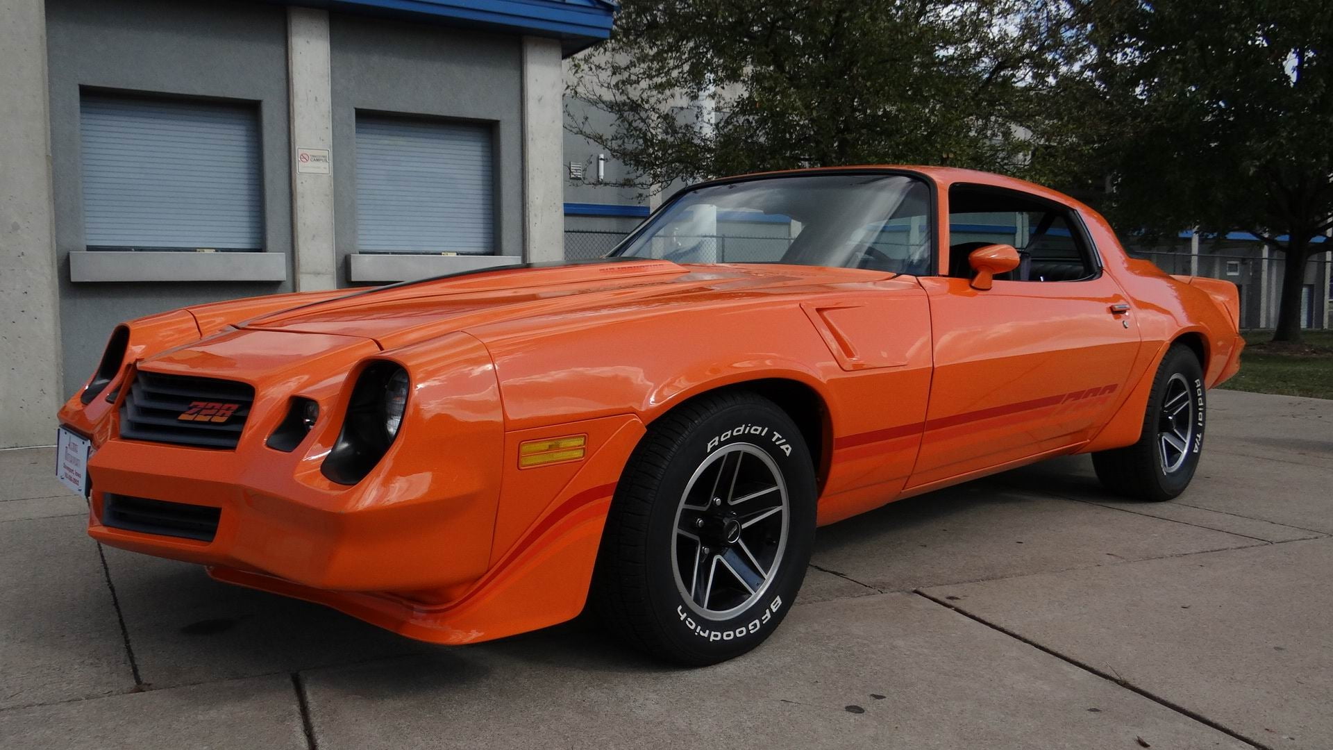 building exterior, 1080P, garage, no people, mode of transportation, motor vehicle, luxury, red, Camaro, Old-Timer, architecture, wheel, outdoors, retro styled, HD Wallpaper