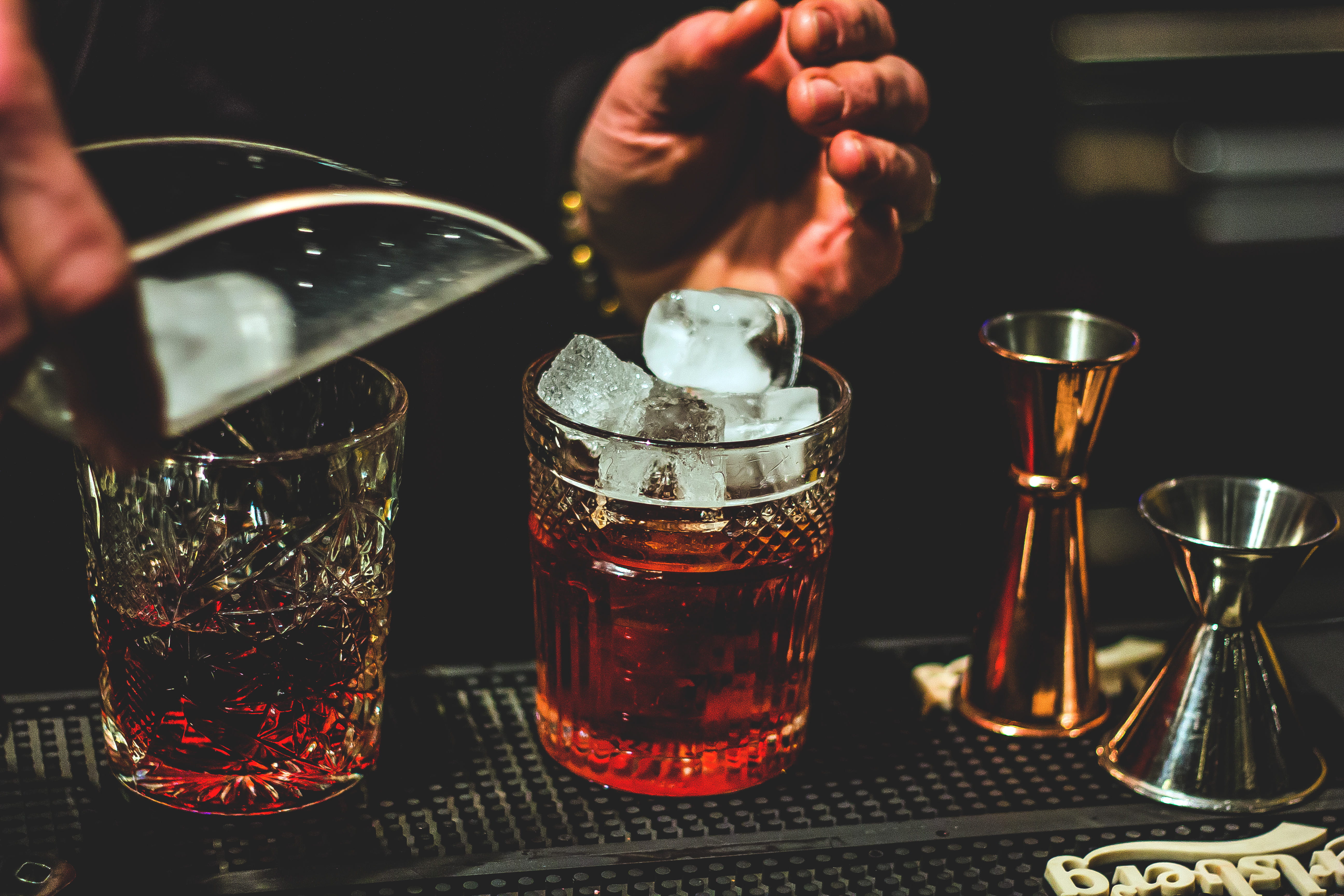 indoors, shot glass, 5K, negroni, bar, hand, pro, human body part, happy hour, pouring, bar - drink establishment, drink, alcohol, refreshment, mixing, HD Wallpaper