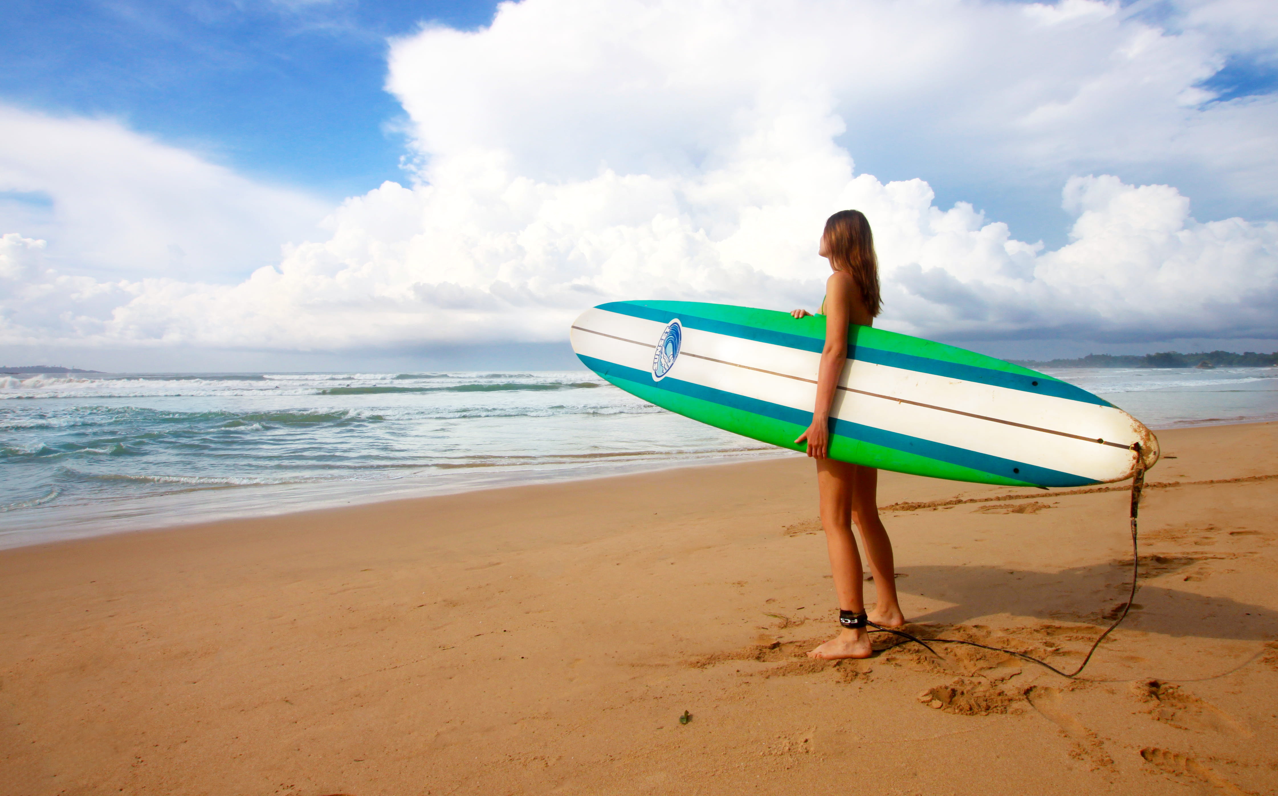 outdoors, nature, lifestyles, vacations, holding, woman, water, surf, holiday, getting away from it all, sky, green, beauty in nature, caucasian Ethnicity, HD Wallpaper